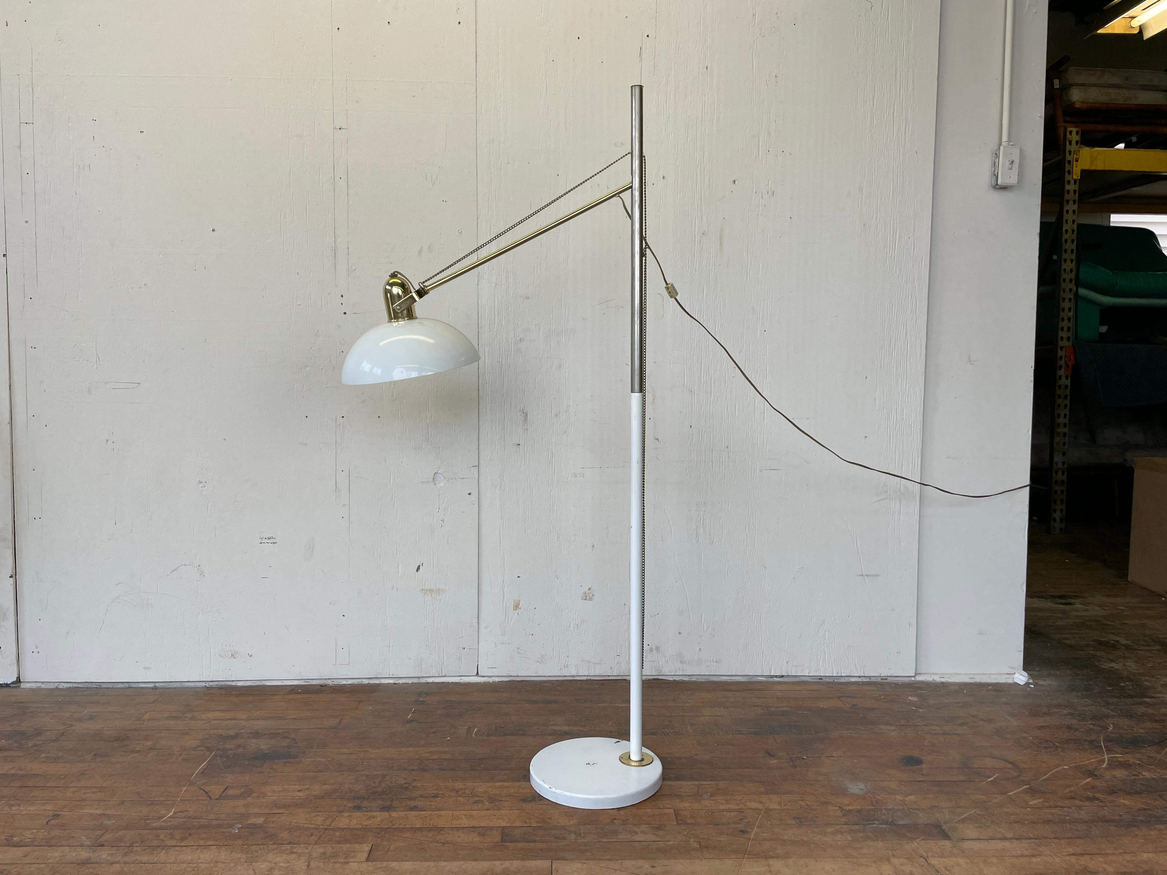 Vintage Lightolier Style Cantilevered Mid-Century Floor Lamp For Sale 5