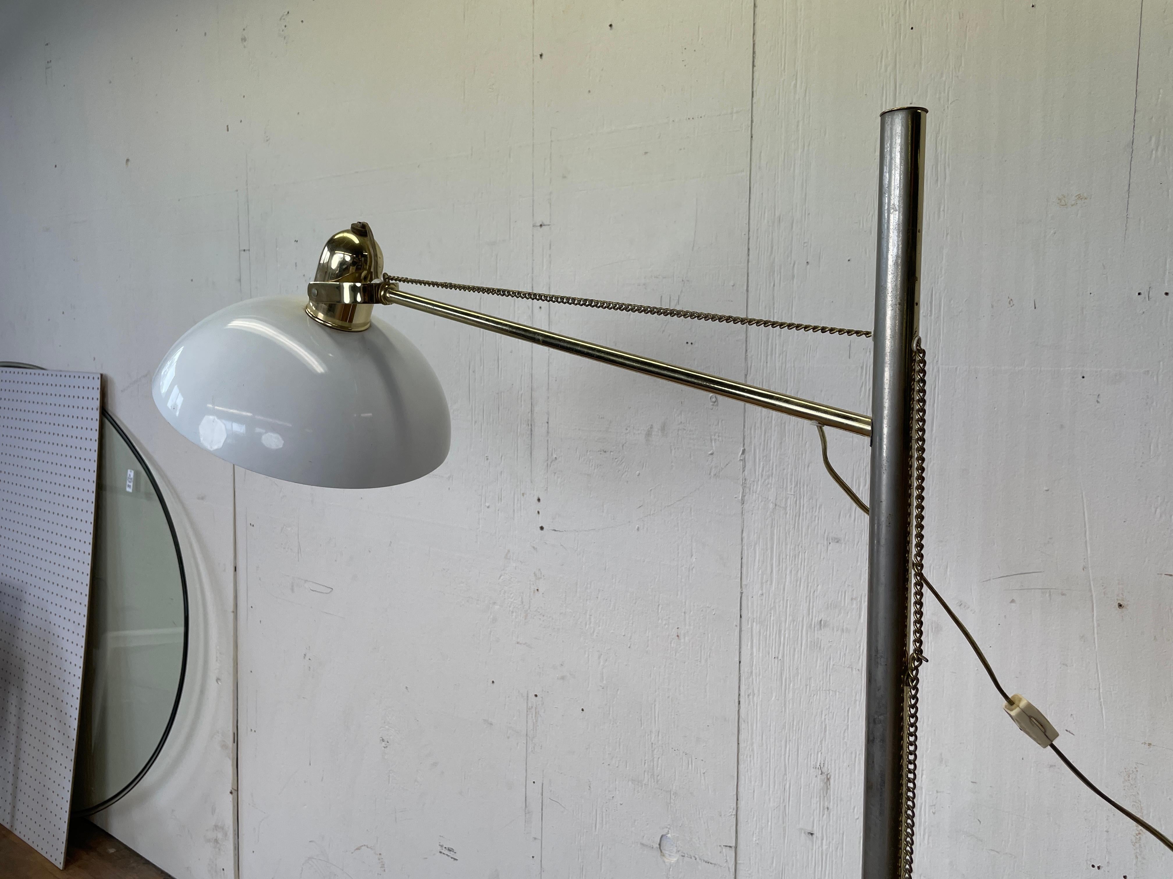 Vintage Lightolier Style Cantilevered Mid-Century Floor Lamp For Sale 2