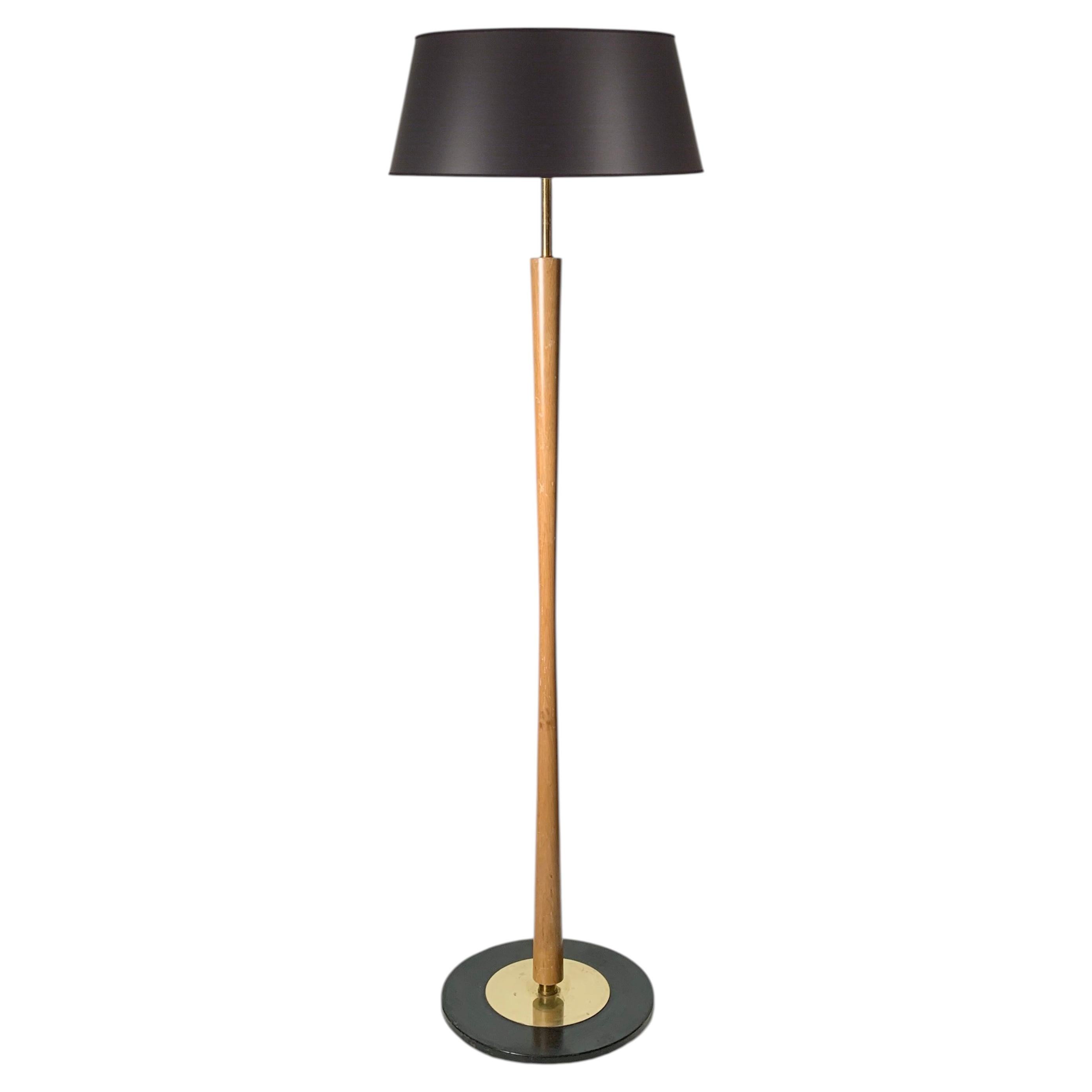 Lámpara de pie Lightolier Vintage de madera cóncava torneada de Gerald Thurston