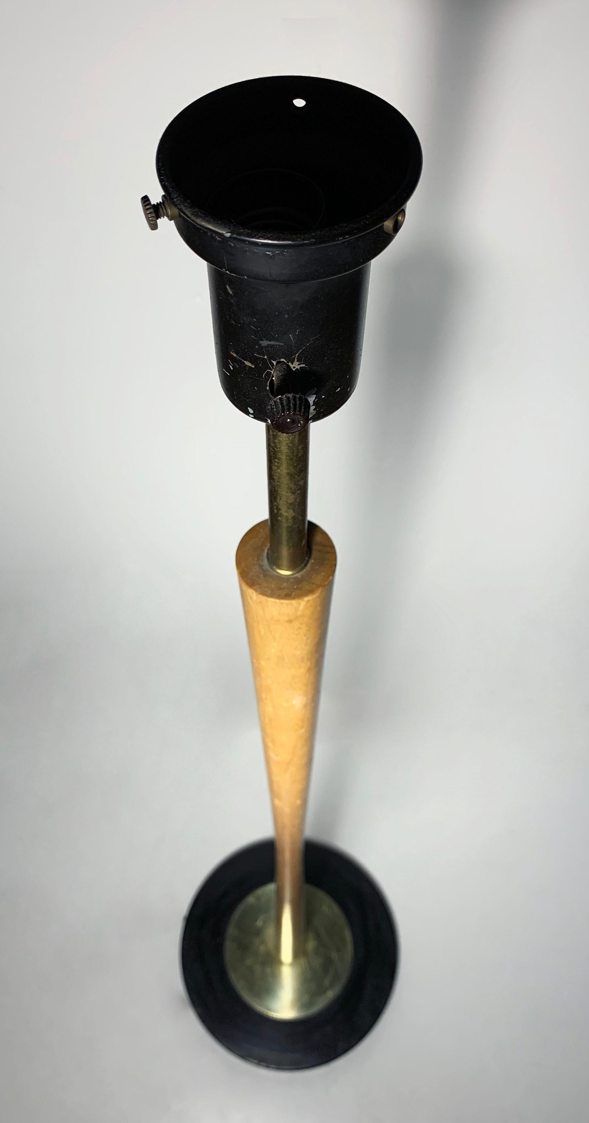 Vintage Lightolier Turned Concave Wood Staff Floor Lamp by Gerald Thurston In Good Condition For Sale In Chicago, IL