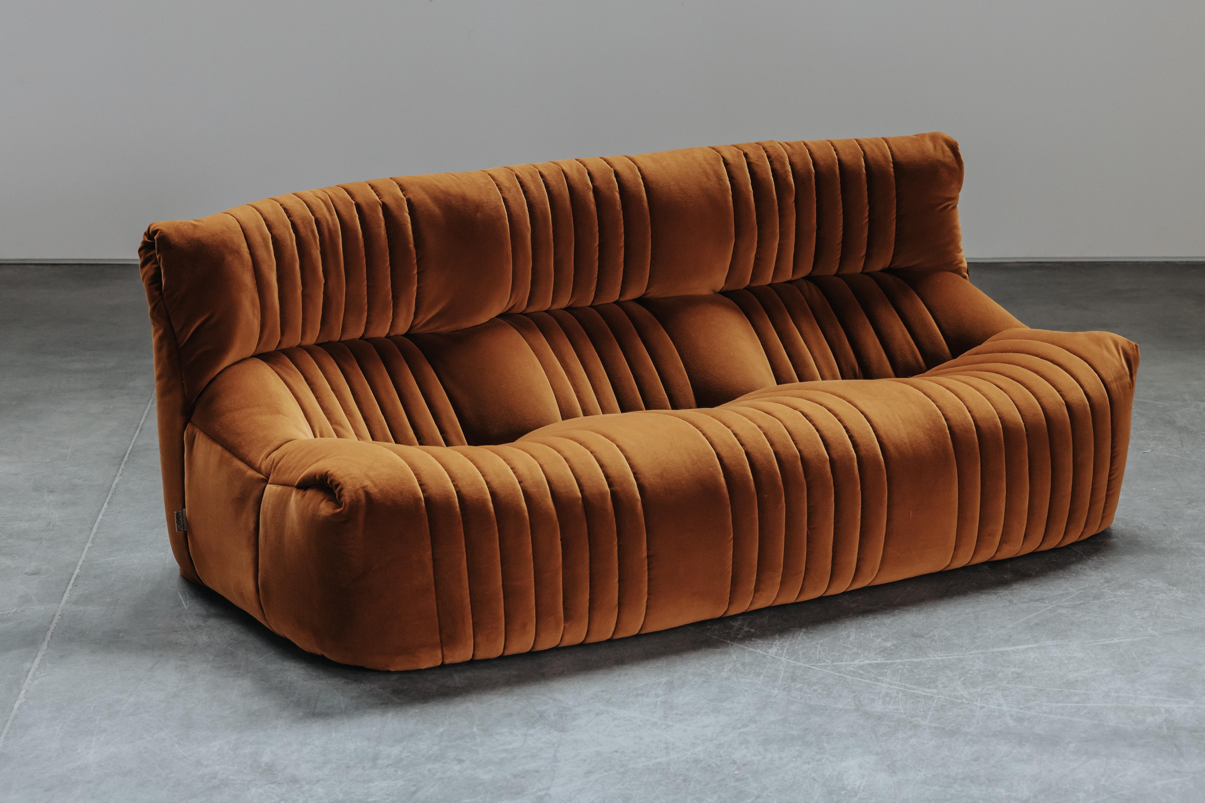 Vintage Ligne Roset Aralia Sofa From France, Circa 1970 Bon état - En vente à Nashville, TN