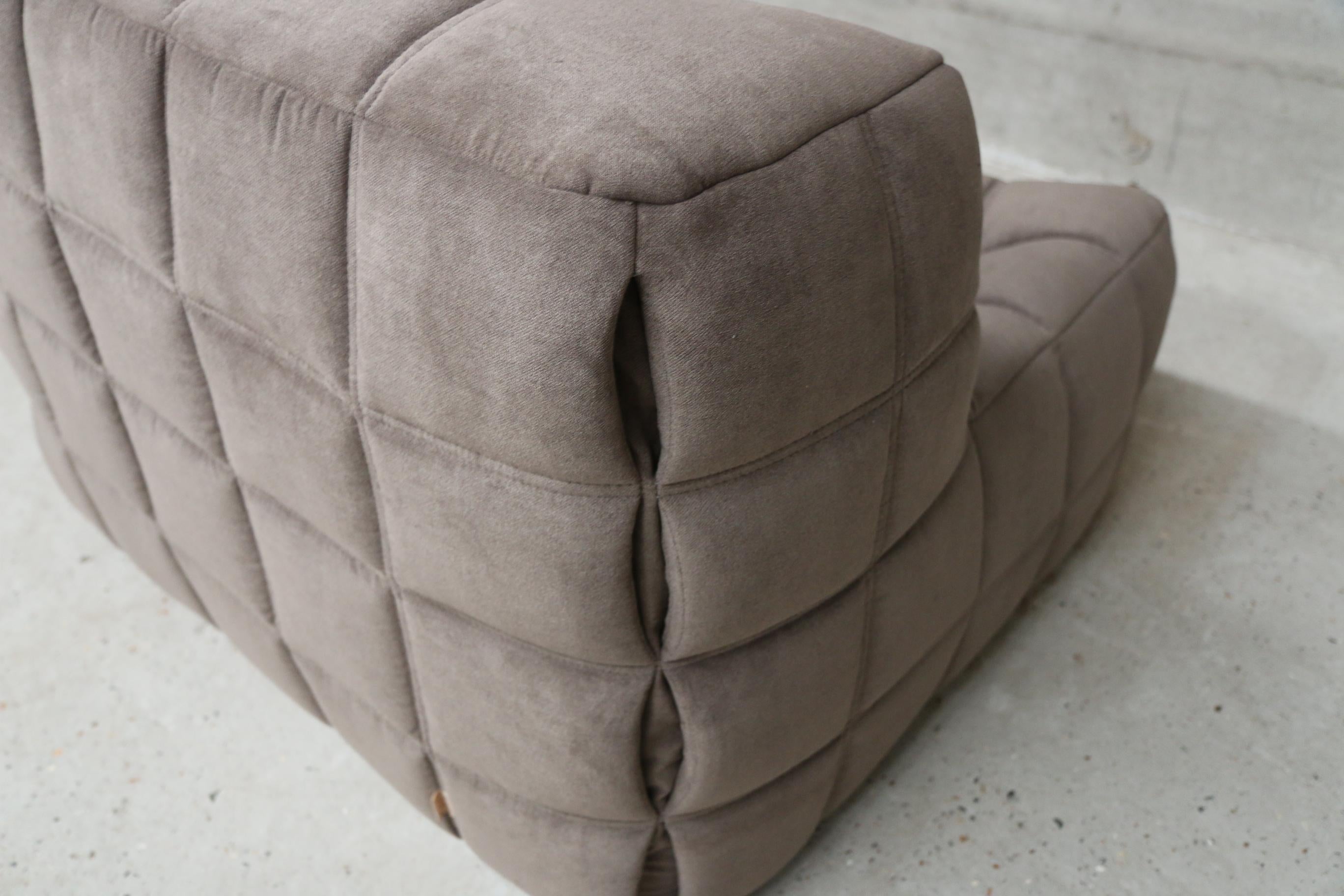 Vintage Ligne Roset Kashima Single Re-Upholstered in Velvet Goldbrown Fabric In Good Condition For Sale In Ostend, BE