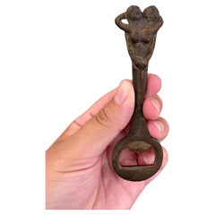 Vintage Likely Cast Iron Figural Nude Double Woman Flaschenöffner.