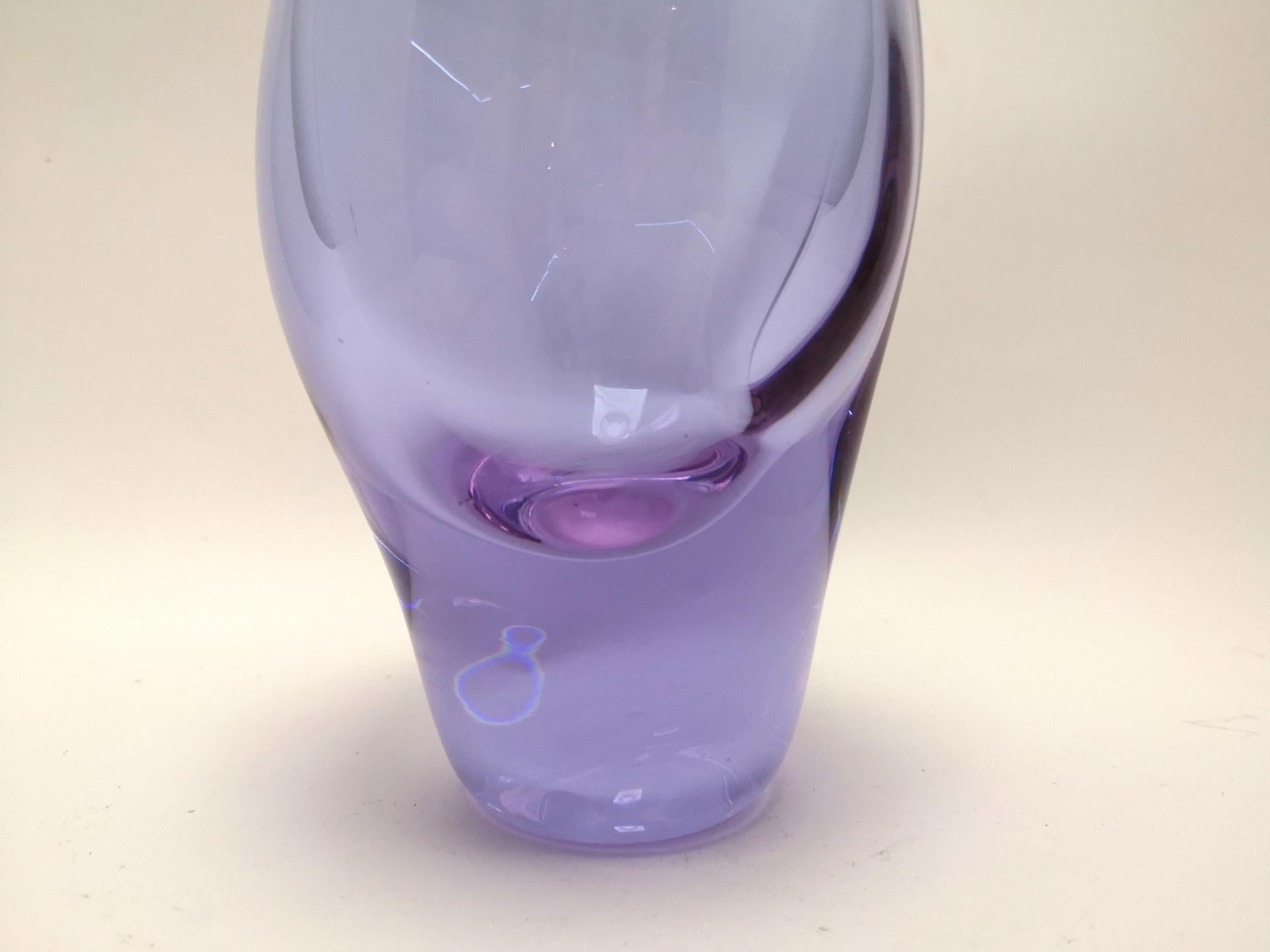 Vintage Lilac Glass Vase, 1960s In Good Condition For Sale In Budapest, HU