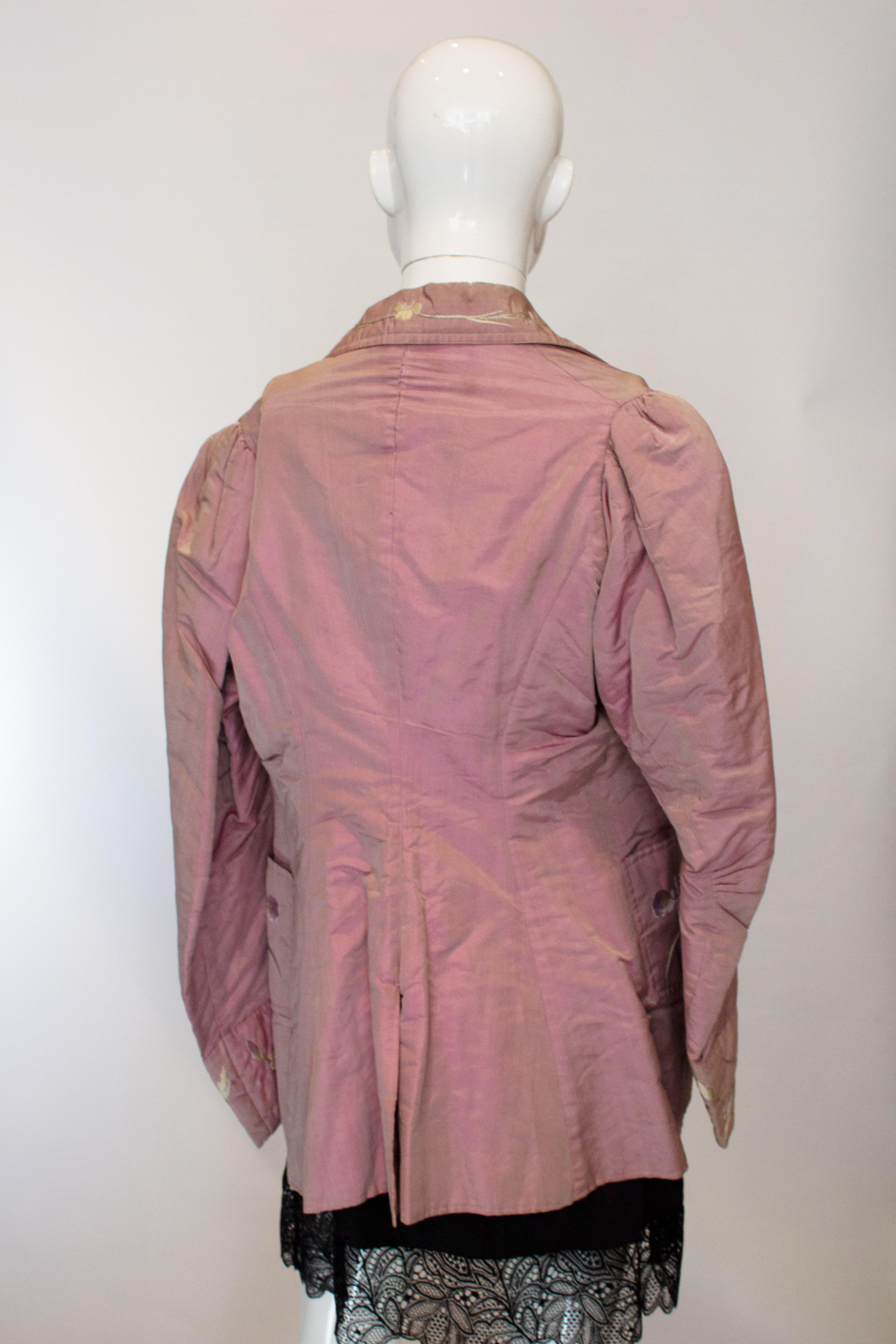 Vintage Lilac Silk Jacket with Embroidery In Good Condition For Sale In London, GB