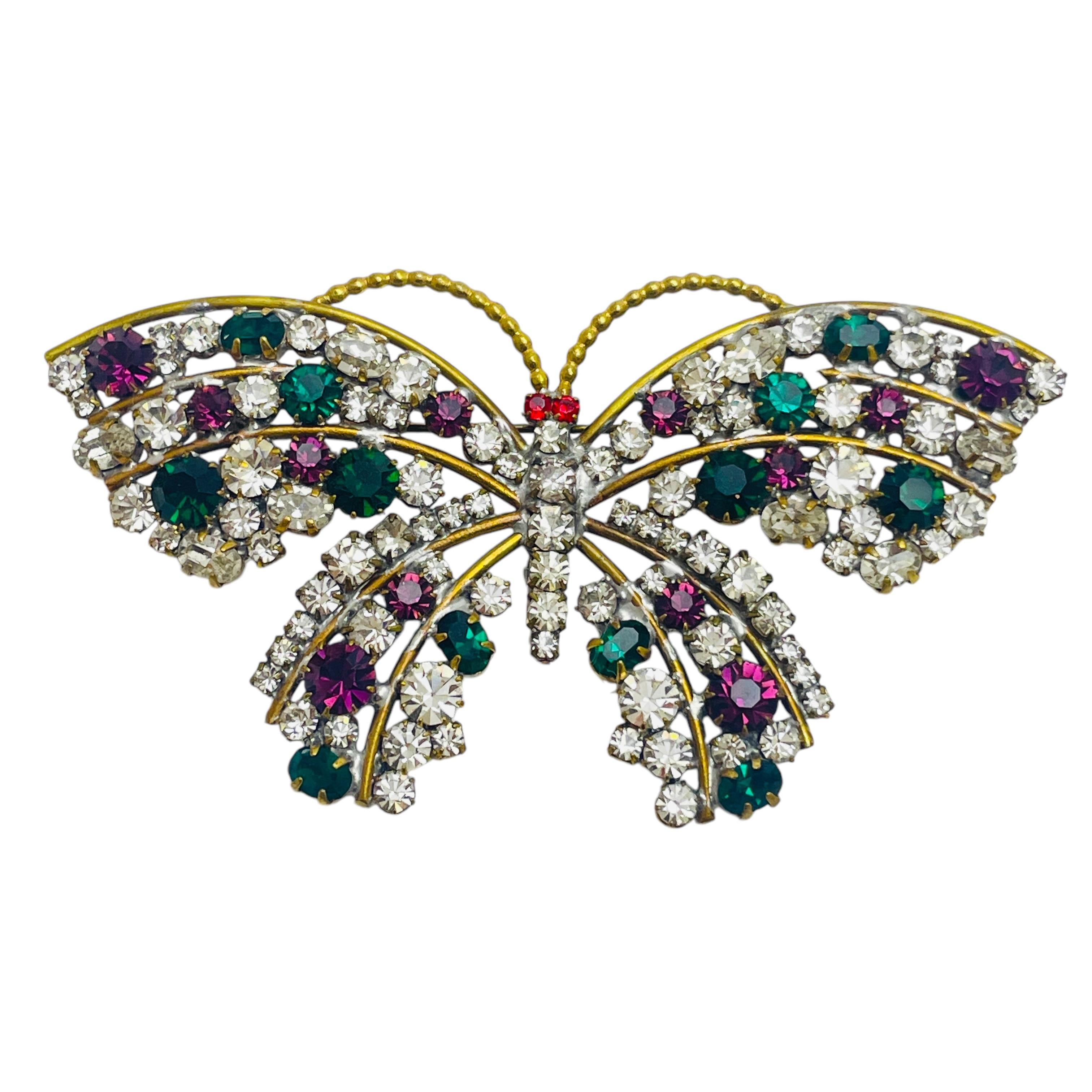 DETAILS

• signed LILIEN   

• gold tone with rhinestones

• vintage designer brooch

MEASUREMENTS  

• 

CONDITION

•  very good vintage condition with minimal signs of wear 

 Sku 47

❤️❤️  VINTAGE DESIGNER JEWELRY ❤️❤️

❤️❤️  ALEXANDER’S BOUTIQUE
