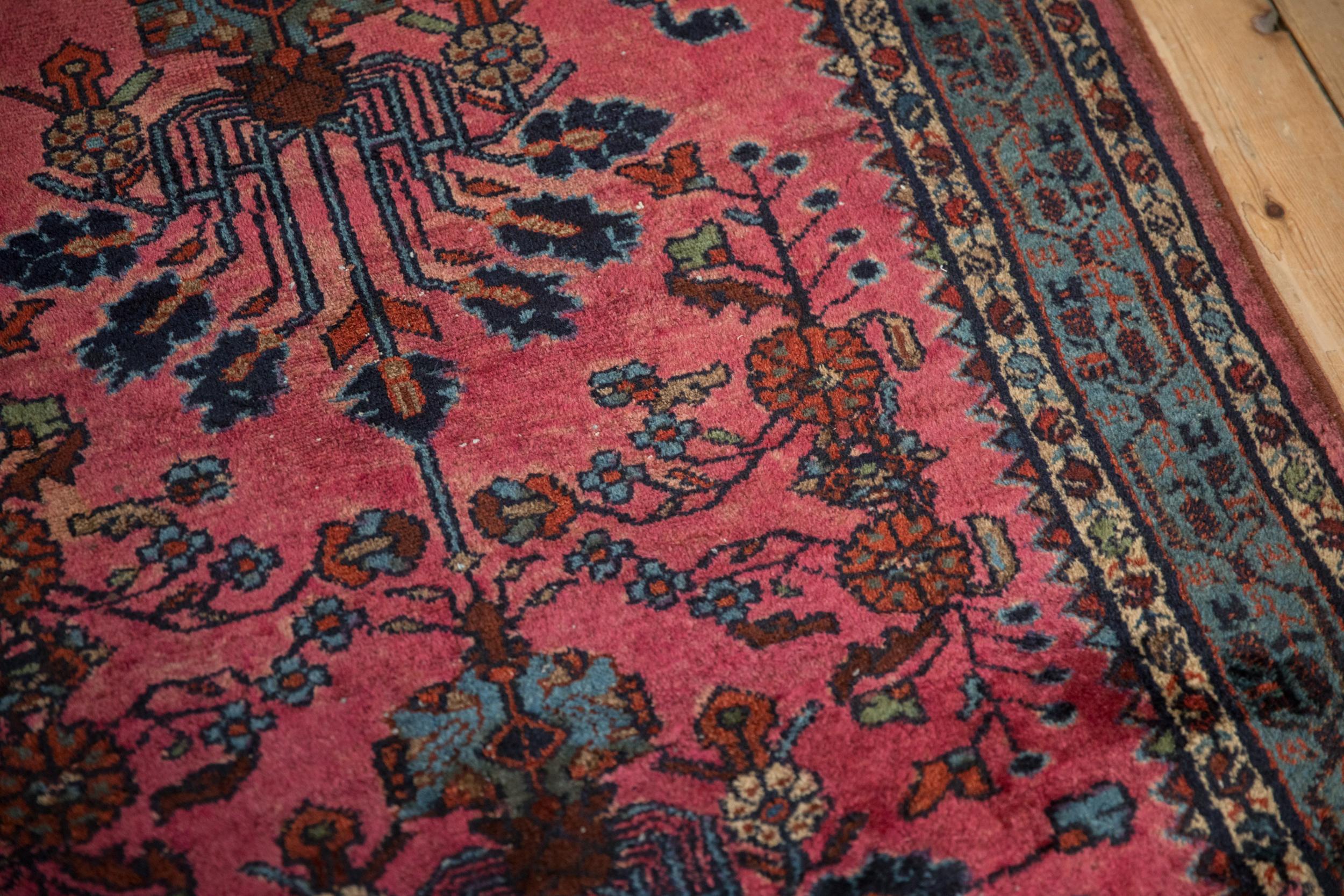 Vintage Lilihan Rug In Good Condition For Sale In Katonah, NY