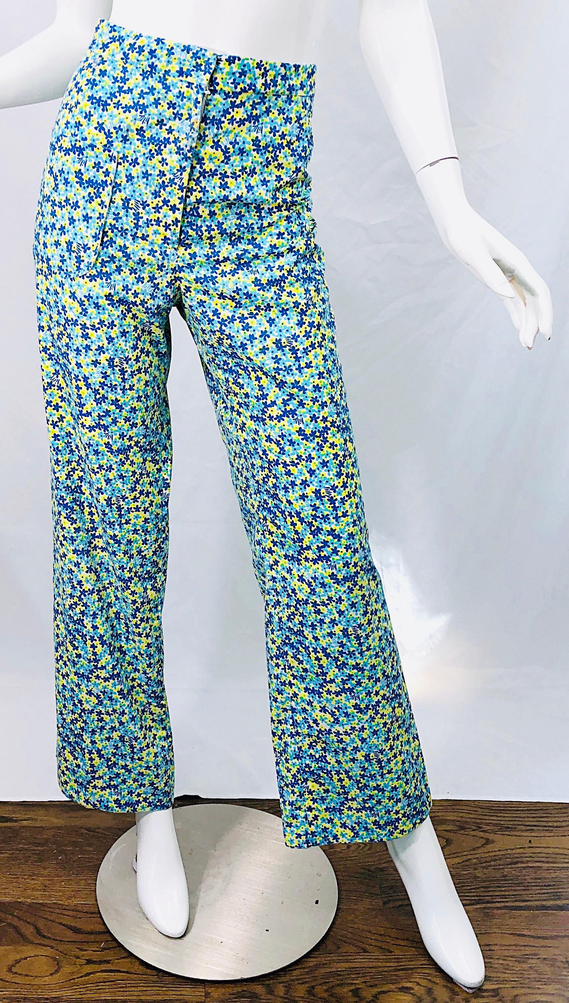 You can't go wrong with these rare 1970s LILLY PULITZER high waisted cotton flared leg bell bottoms pants ! Features tiny flowers and the Lilly logo throughout in vibrant colors of blue, yellow, turquoise and white. Zipper fly and button closure at