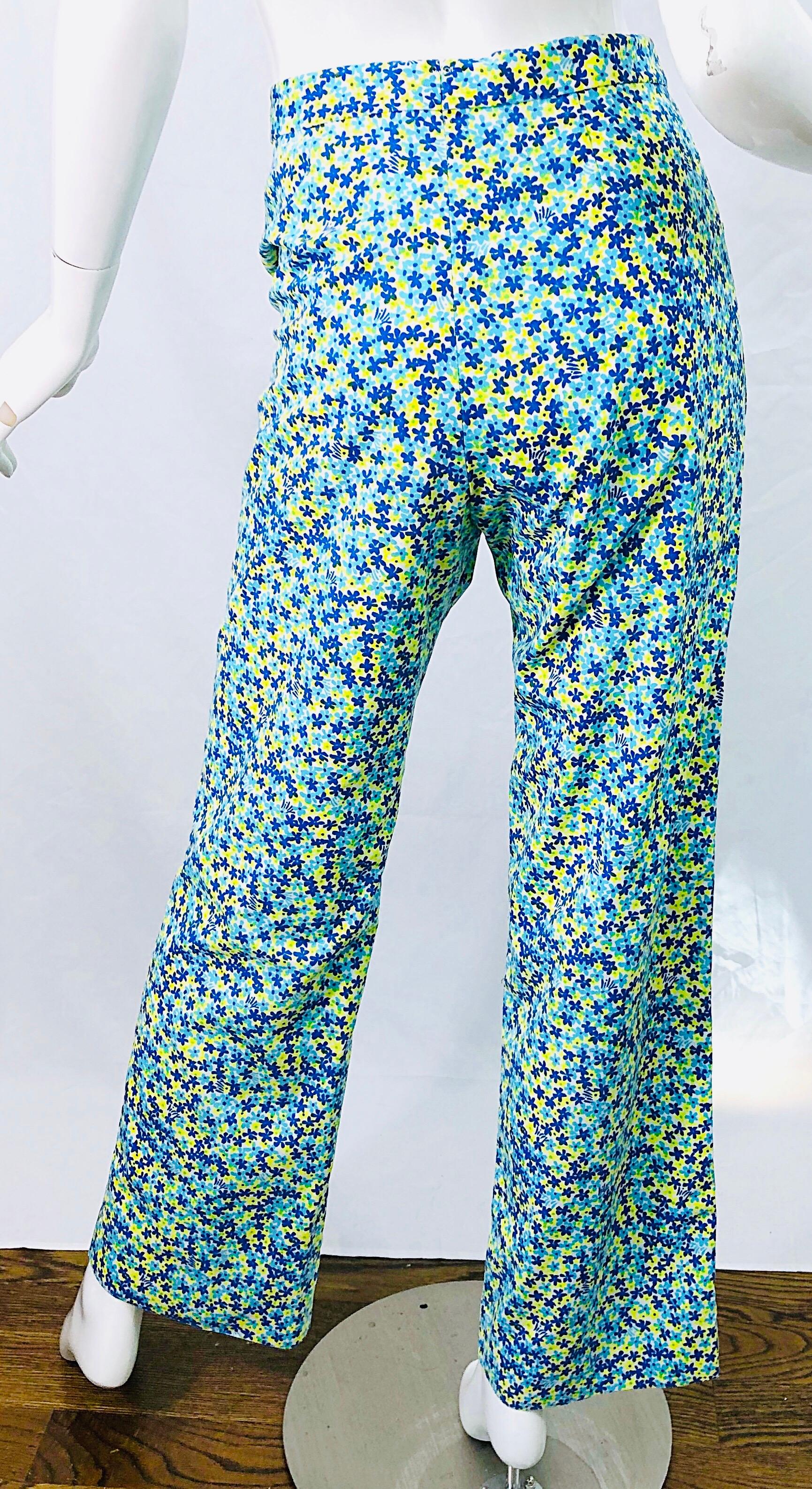 Vintage Lilly Pulitzer 1970s High Waisted Blue + Yellow + Turquoise Bell Bottoms In Excellent Condition In San Diego, CA