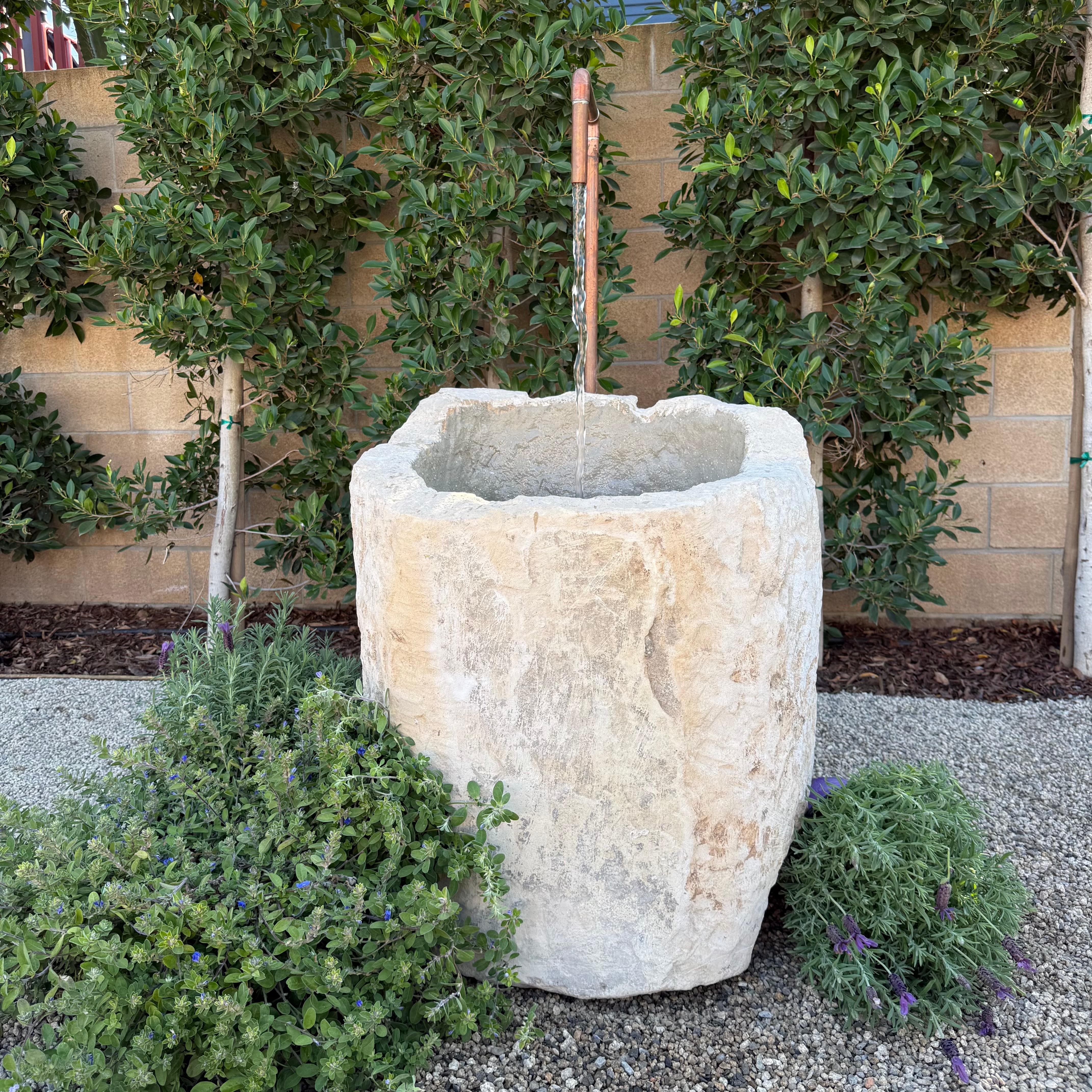 Fontana a vasca in pietra calcarea d'epoca con rame in vendita 4