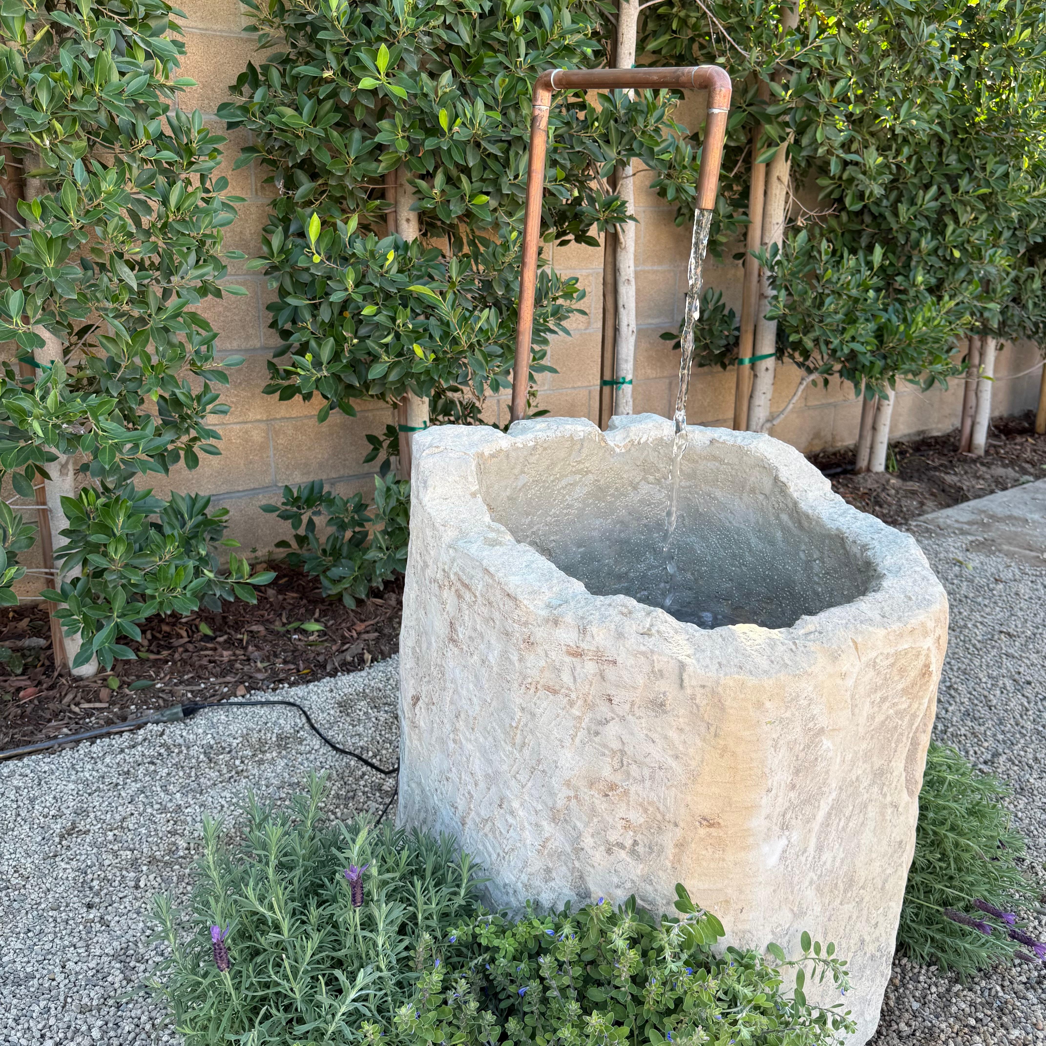 Fontana a vasca in pietra calcarea d'epoca con rame in vendita 6