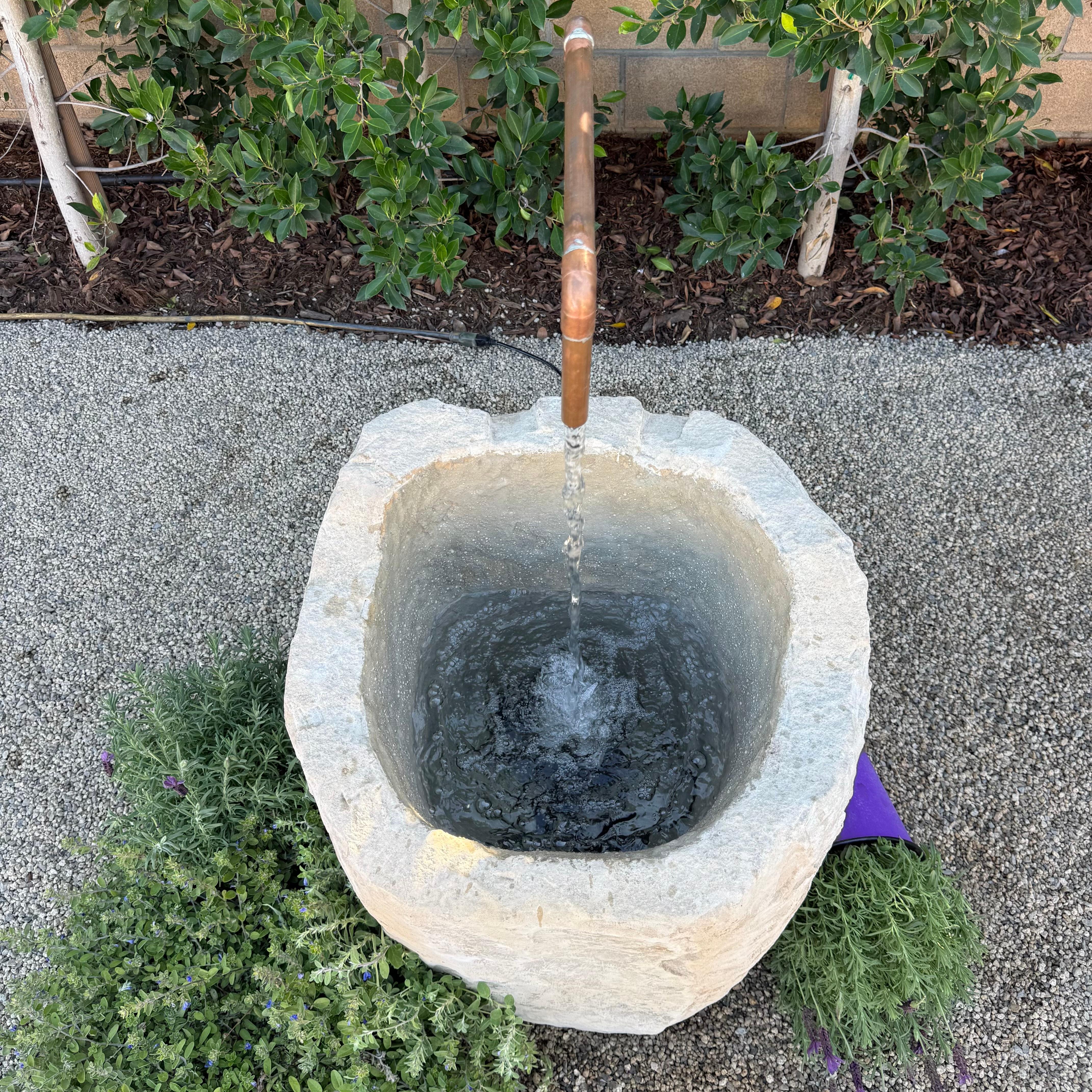 Fontana a vasca in pietra calcarea d'epoca con rame in vendita 7