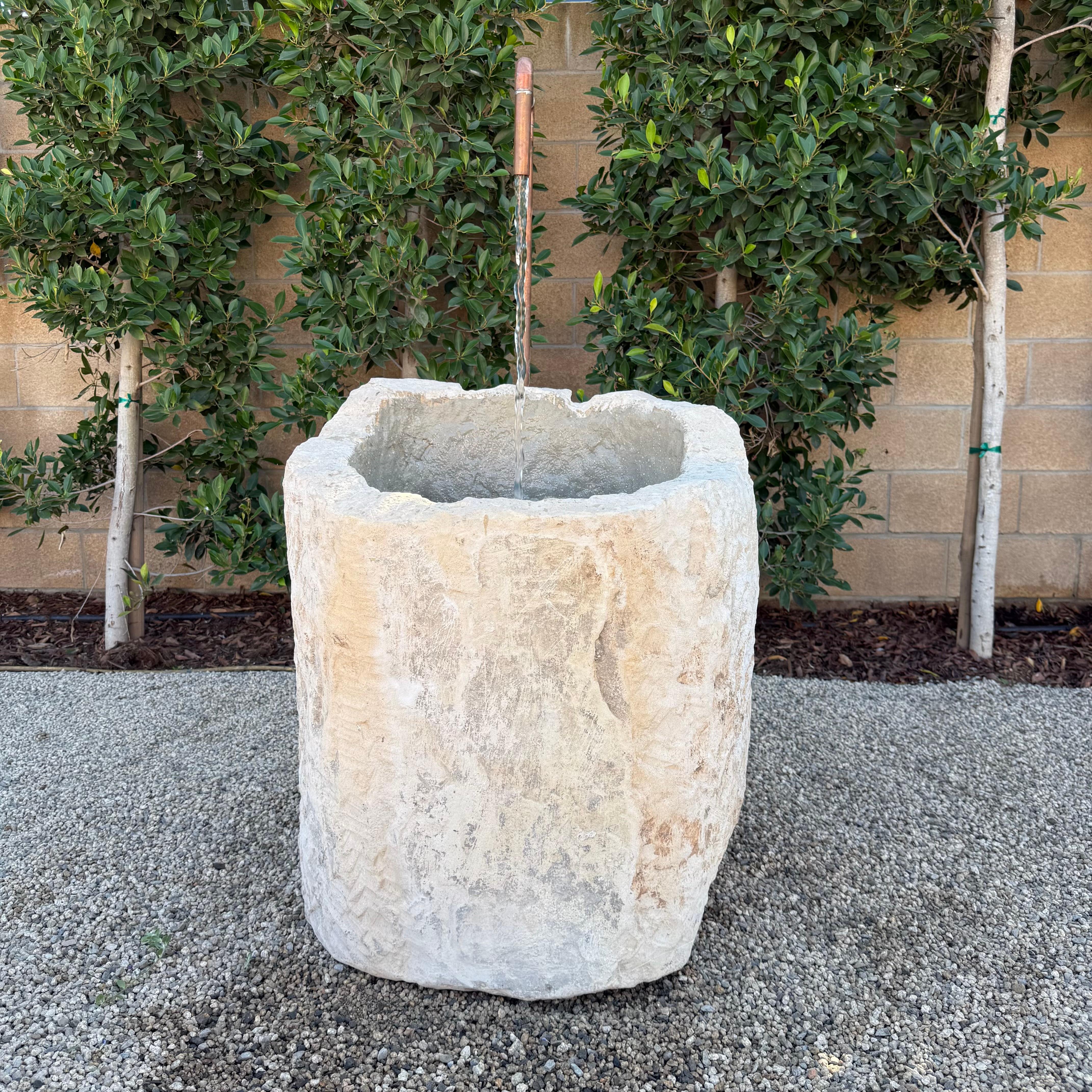 Fontana a vasca in pietra calcarea d'epoca con rame in vendita 8