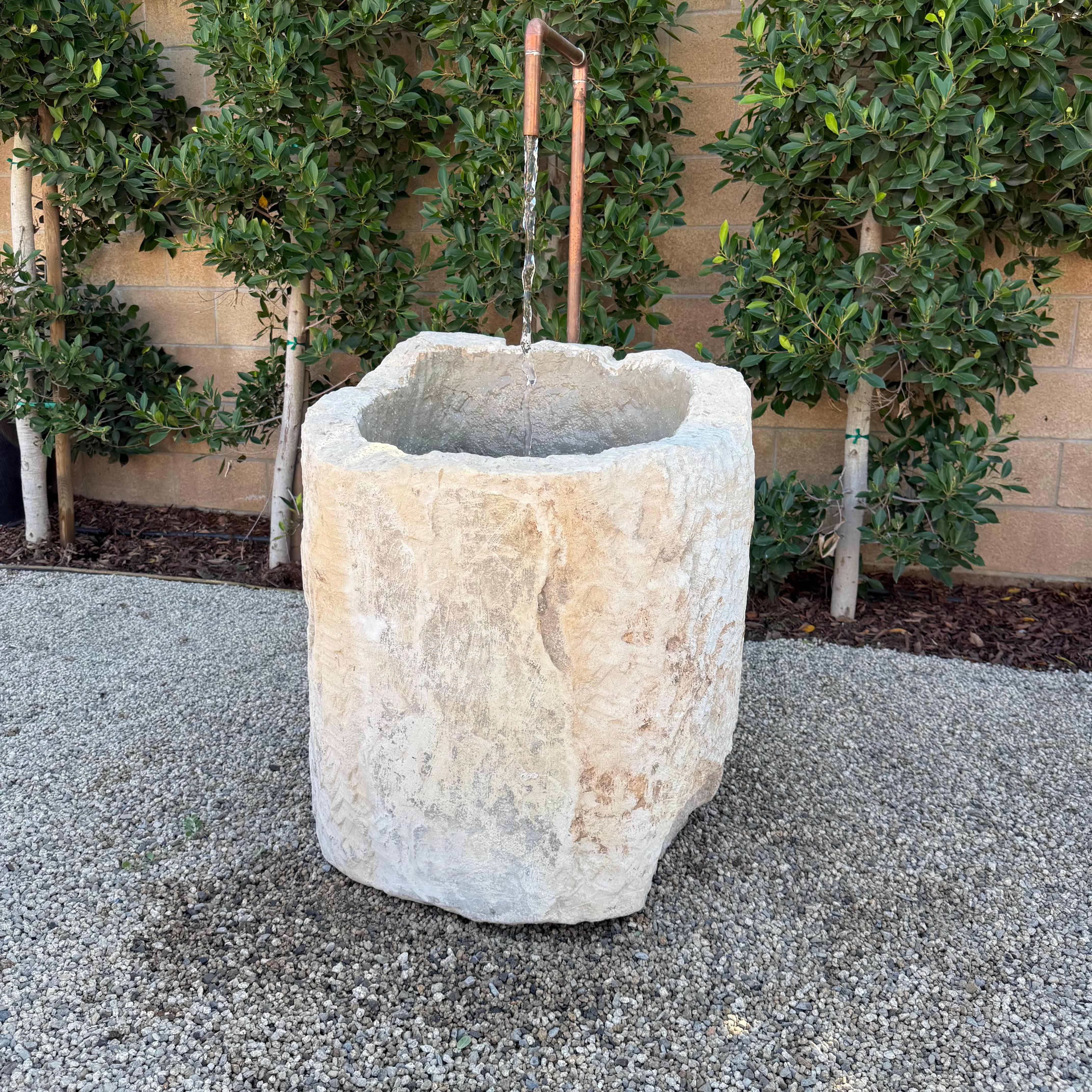 Fontana a vasca in pietra calcarea d'epoca con rame in vendita 9