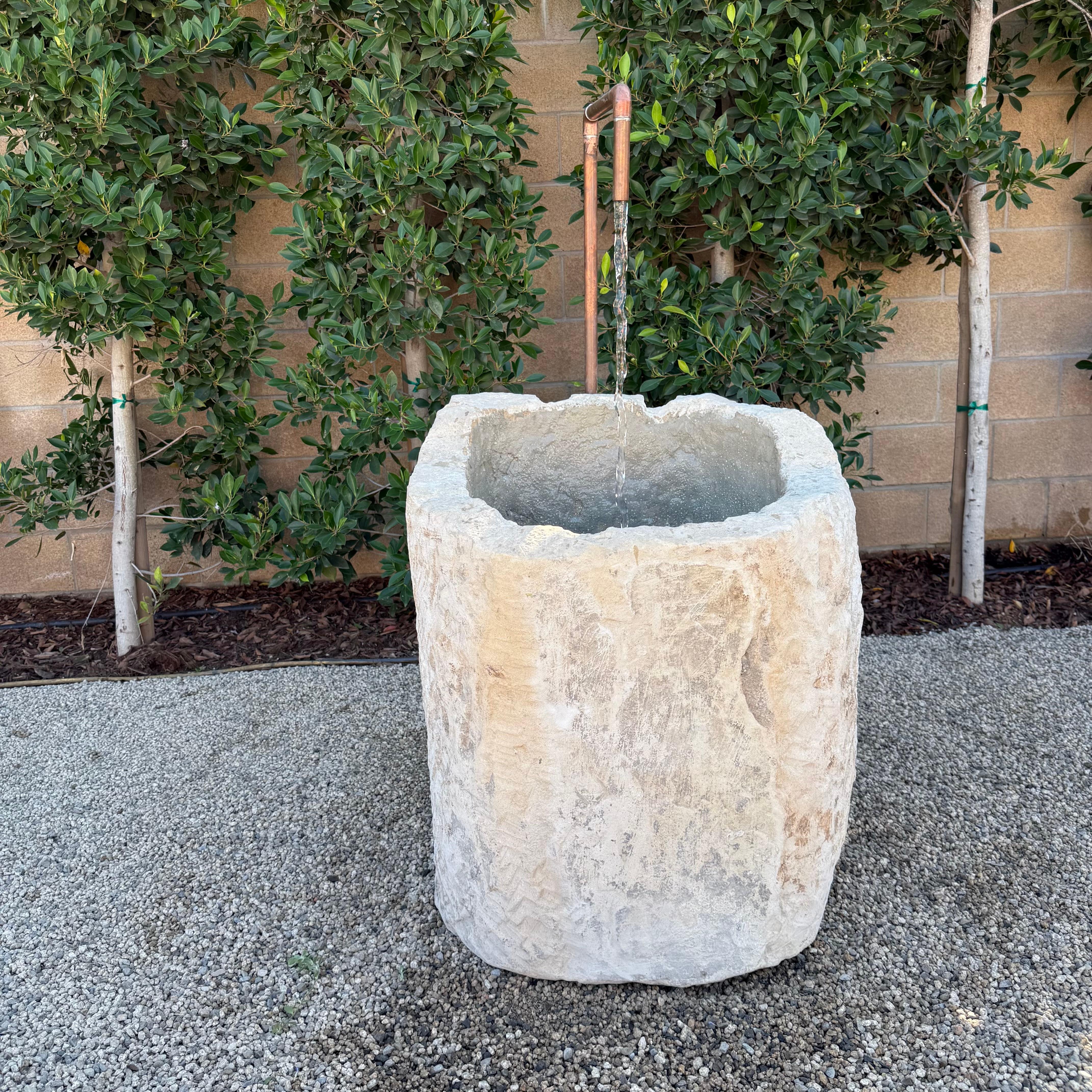 Fontana a vasca in pietra calcarea d'epoca con rame in vendita 10