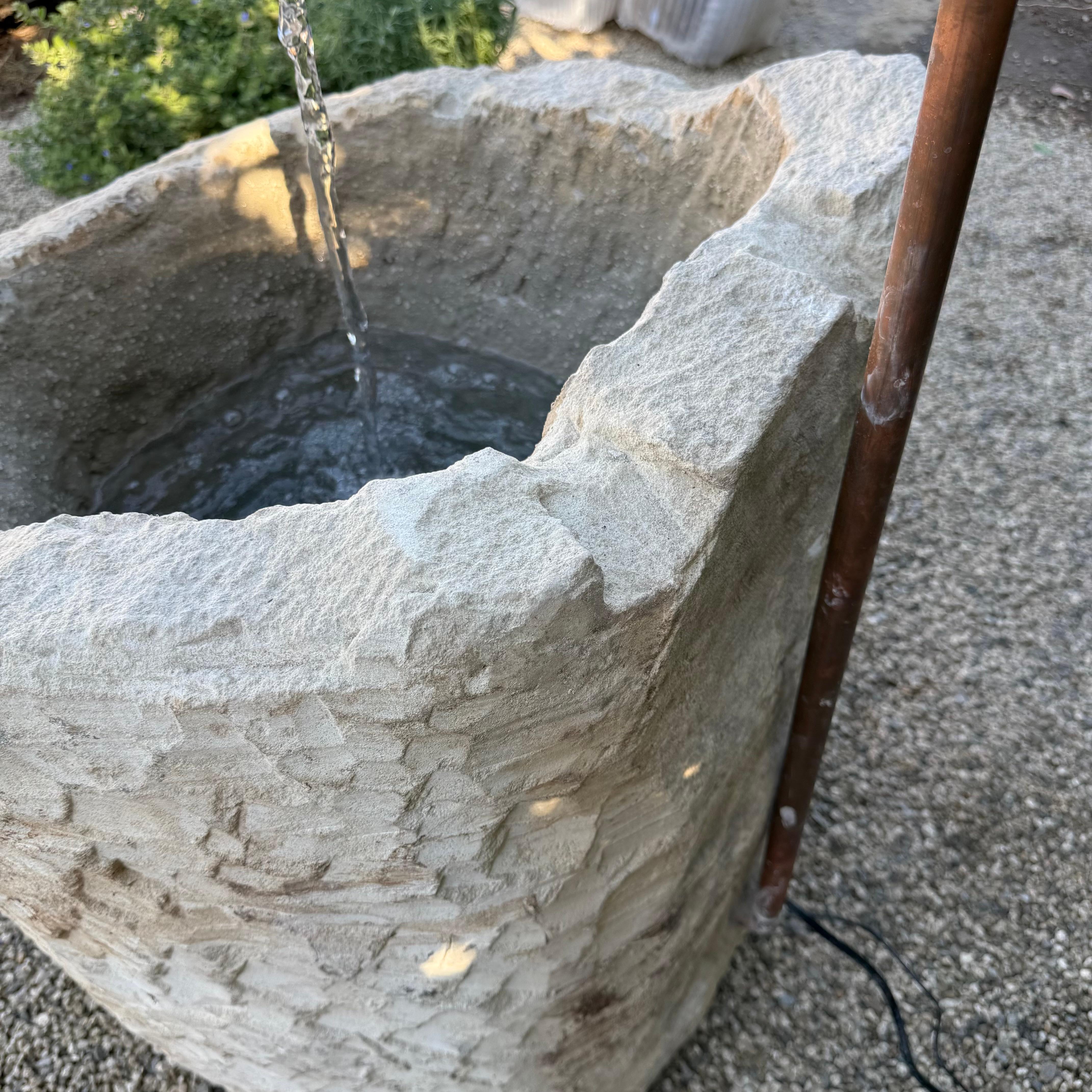 Fontana a vasca in pietra calcarea d'epoca con rame in vendita 12