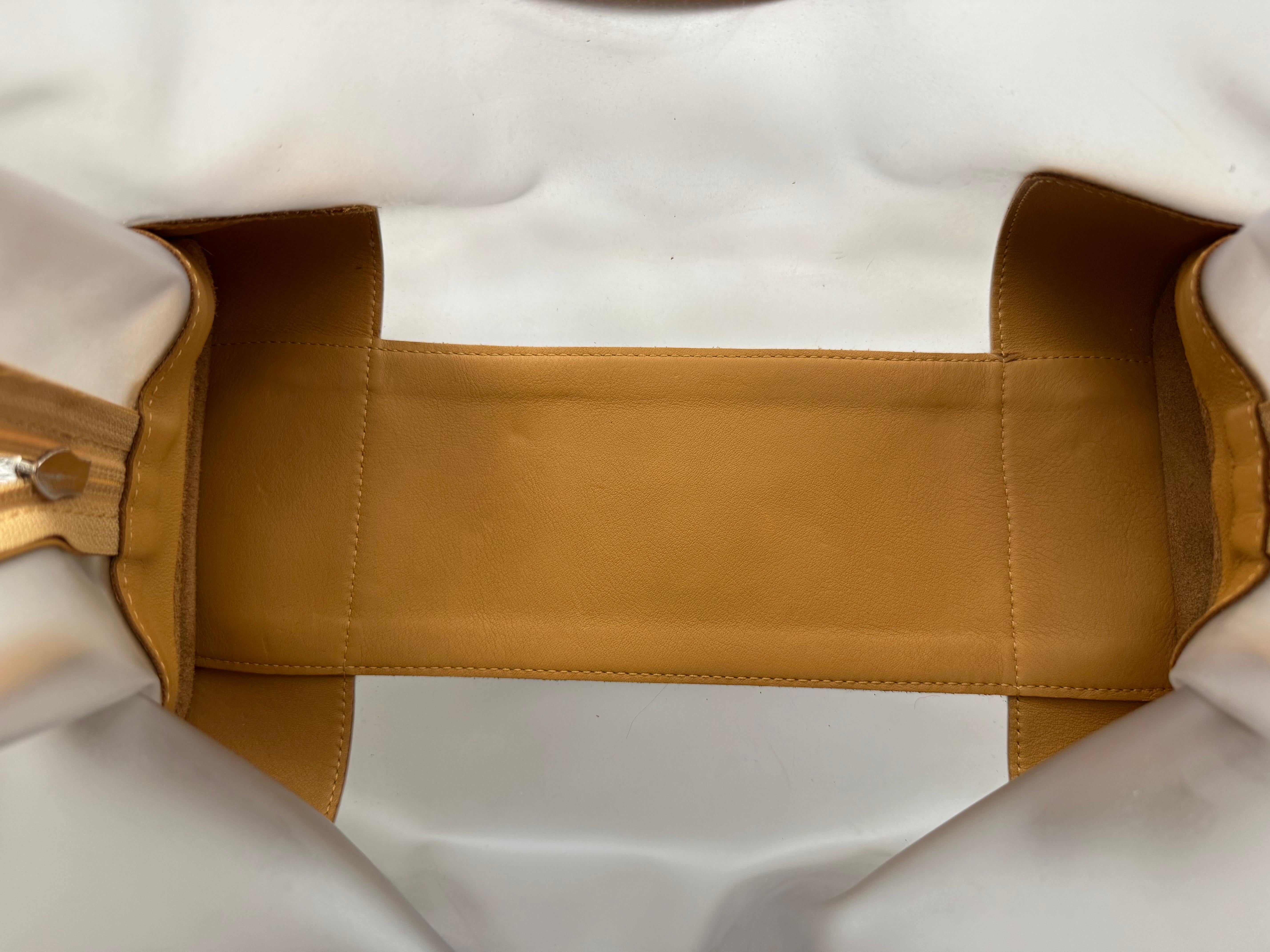 Vintage Limited Edition LOEWE Vinyl Amazona 32 Boston Bag Brown Calfskin en vente 5