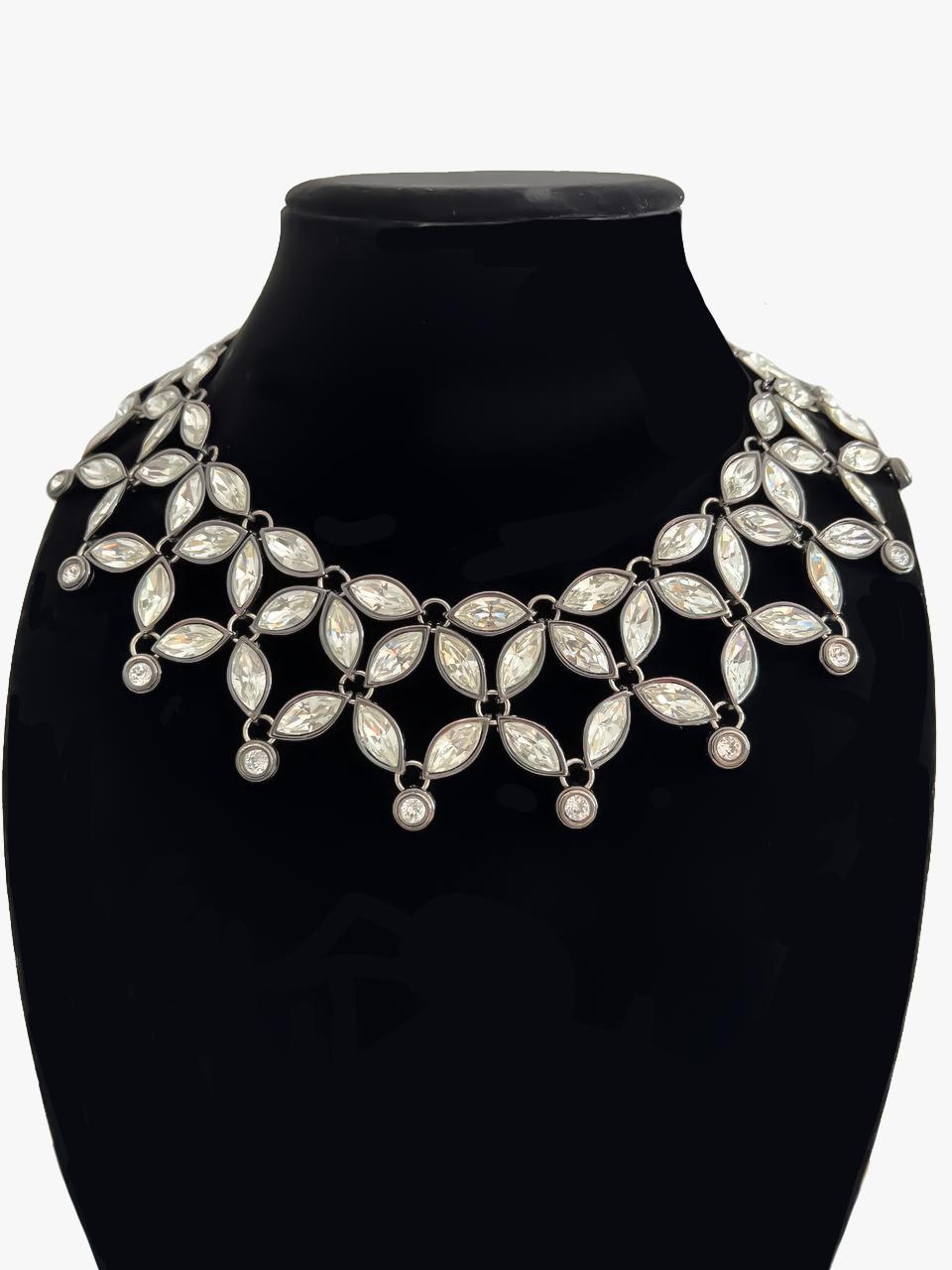 Stunning vintage crystal collar made by Robert Goossens for Yves Saint Laurent. 
Number 137 out of 500. 

Condition - very good. 

........Additional information ........

- Photo might be slightly different from actual item in terms of color due to