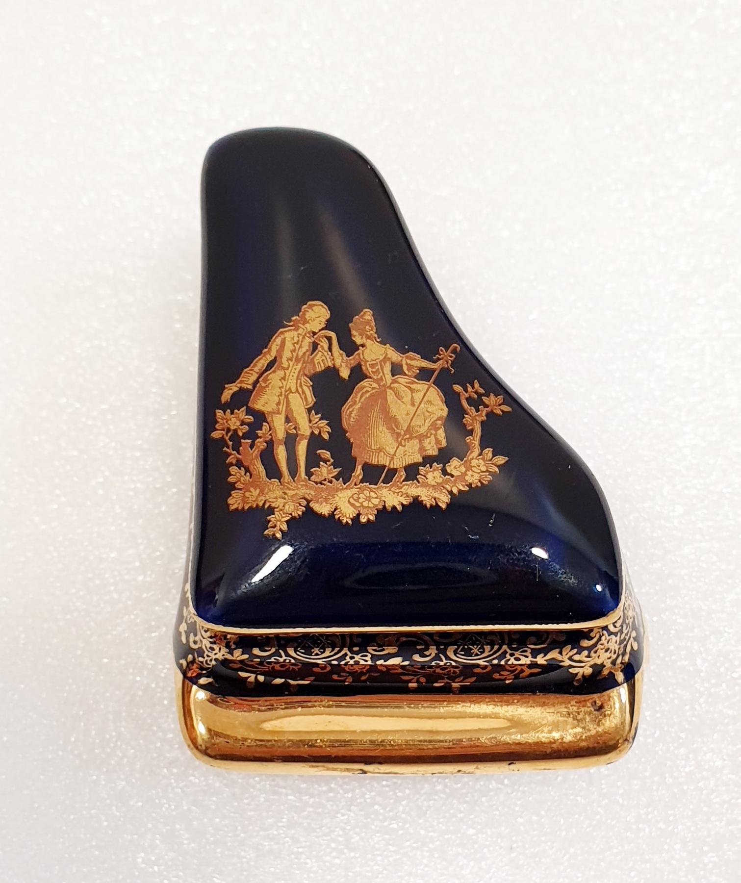 Boîtes à bijoux vintage en or 22 carats représentant une scène de cour de Louis XVI de Limoges Excellent état - En vente à BILBAO, ES