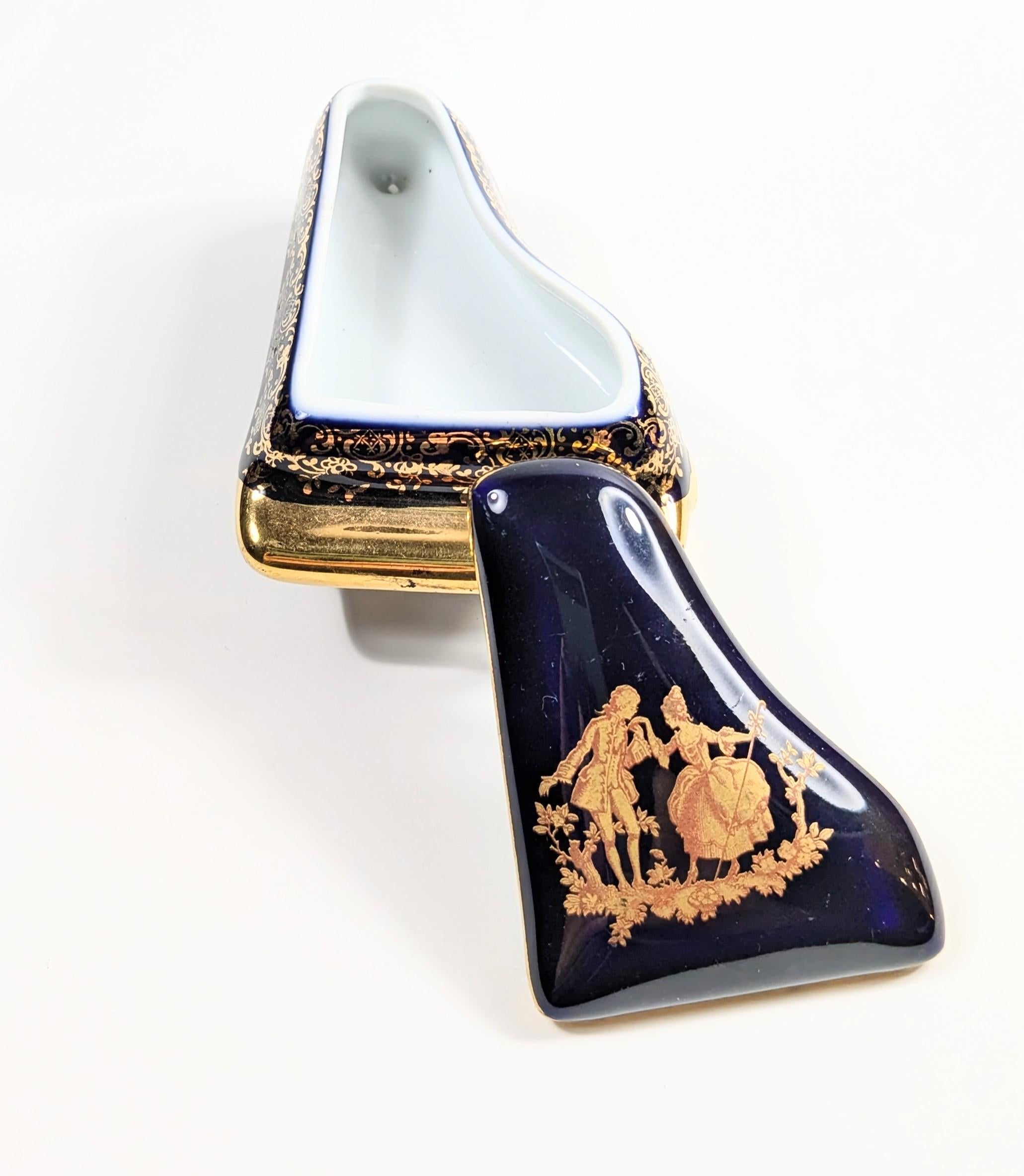 XIX secolo Gioielli d'epoca in oro 22k di Limoges  Pezzi Luigi XVI Scena di cortigiana in vendita