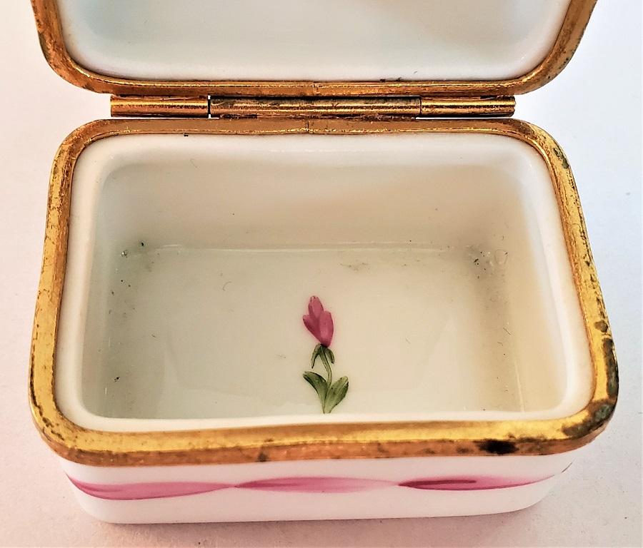 Vintage Limoges Domed Casket Ring Box In Good Condition In Dallas, TX
