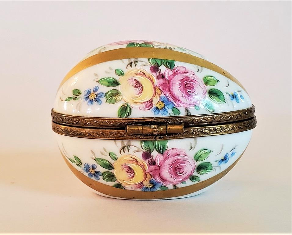 Vintage Limoges Egg Ring Box In Good Condition In Dallas, TX