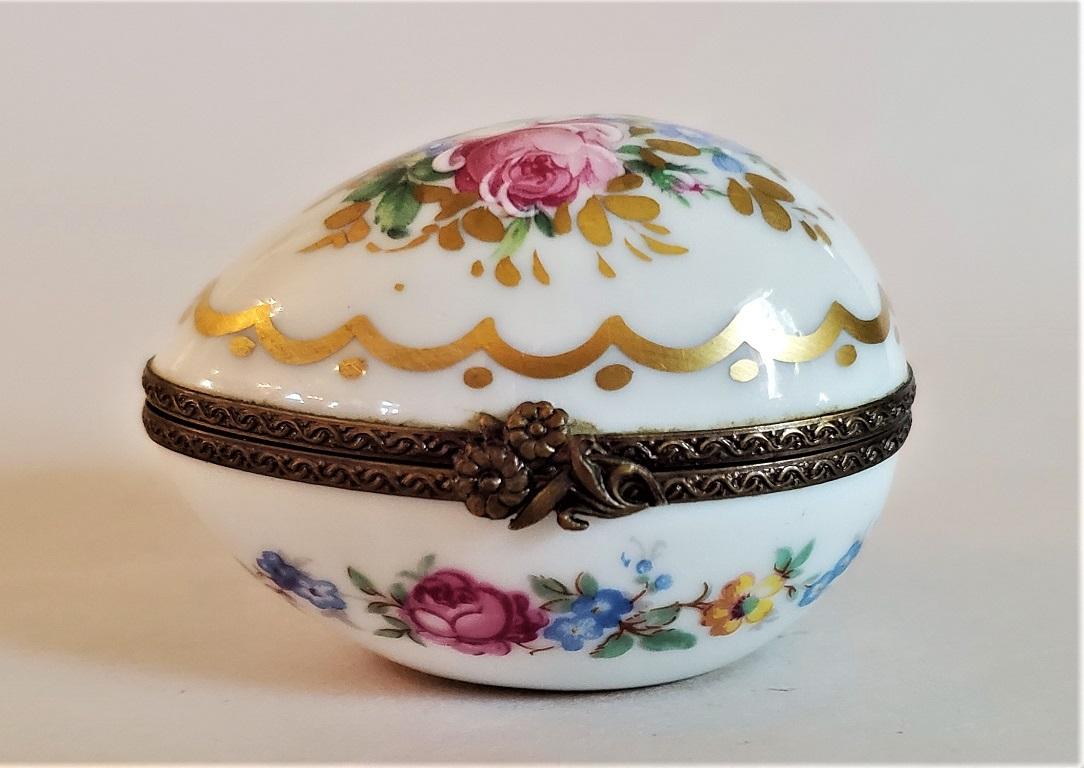 Vintage Limoges Egg Shaped Ring Box In Good Condition In Dallas, TX