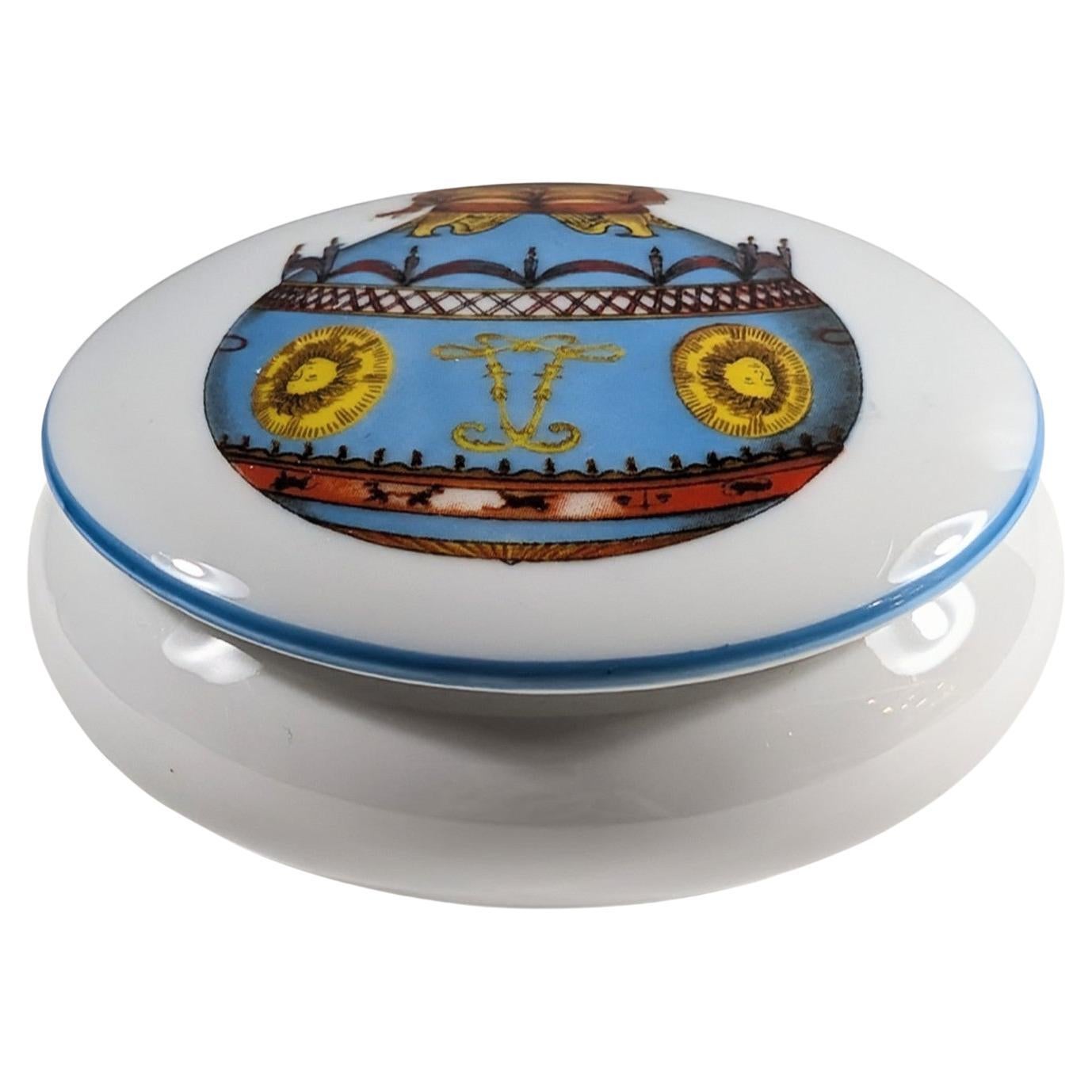 Peint à la main Boîte à bijoux vintage de Limoges France avec ballon d'aviation en vente