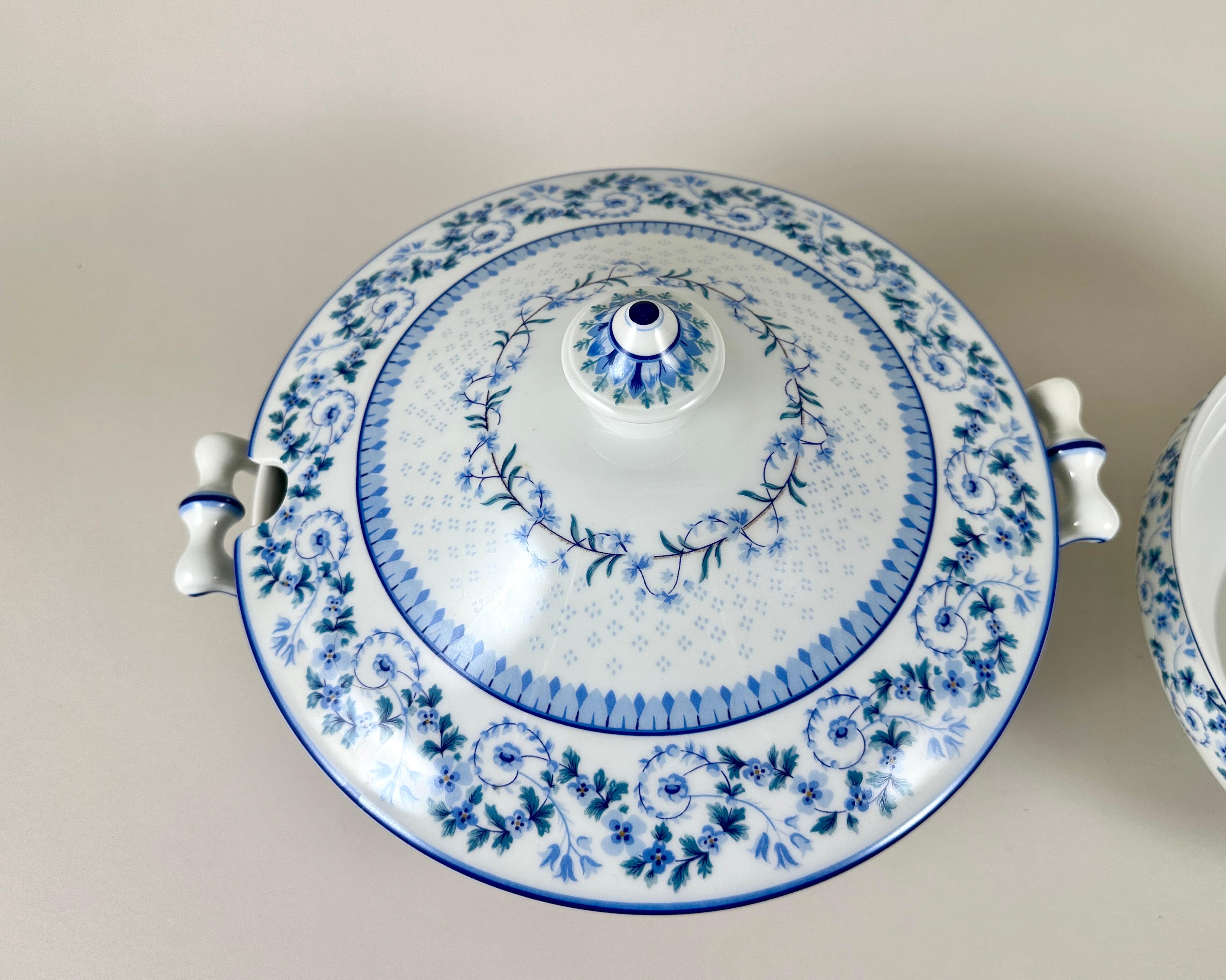 Français Vintage Limoges French Soup Tureen & Large Serving Bowl Set - Prix pour la paire en vente
