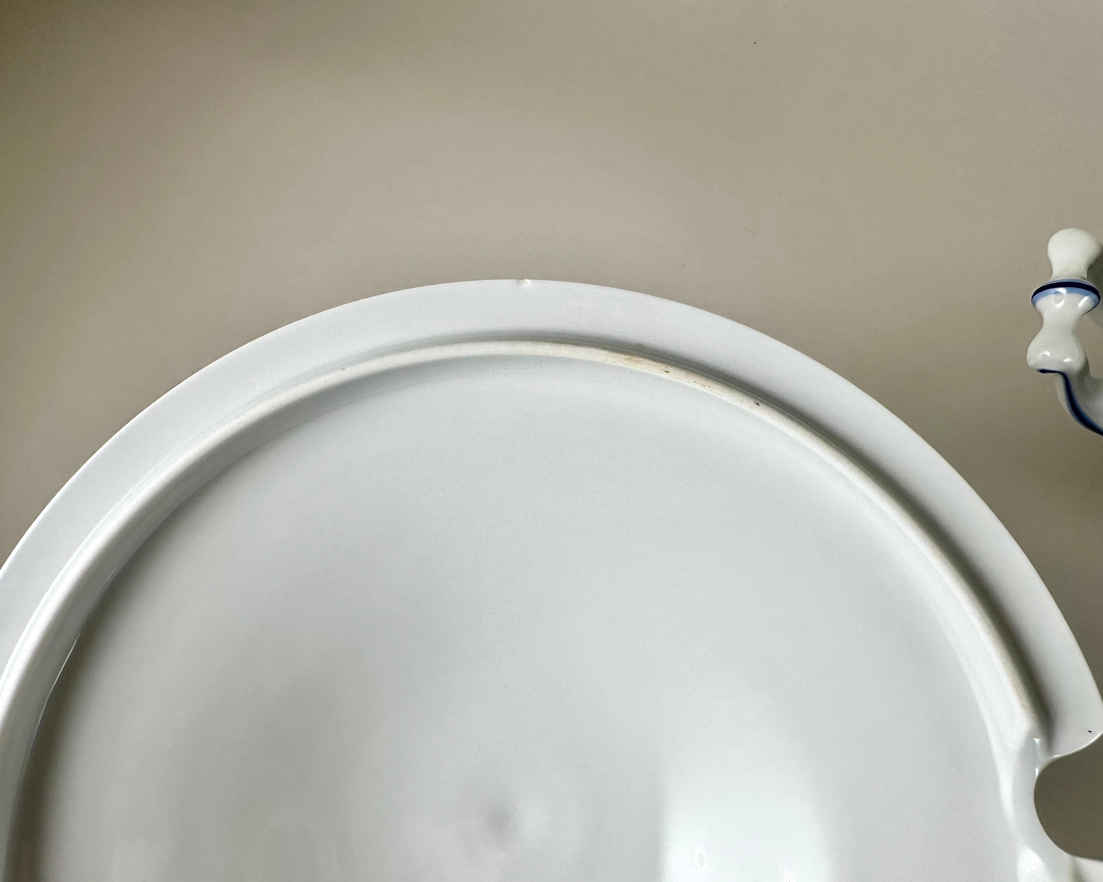 Porcelaine Vintage Limoges French Soup Tureen & Large Serving Bowl Set - Prix pour la paire en vente