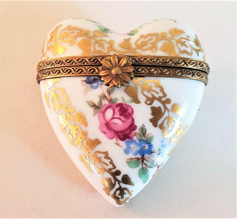 Vintage Limoges Heart Shaped Box In Good Condition In Dallas, TX