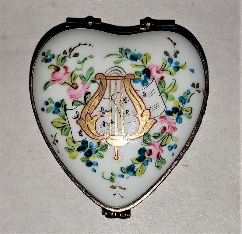 Presenting a lovely and exceptionally cute and quality vintage Limoges lyre love heart shaped box.

Made in Limoges, France circa 1950-1960.

Marked on base as “Peint Main .. Chamart Exclusif .. Limoges France”.

‘Peint Main’ meaning hand