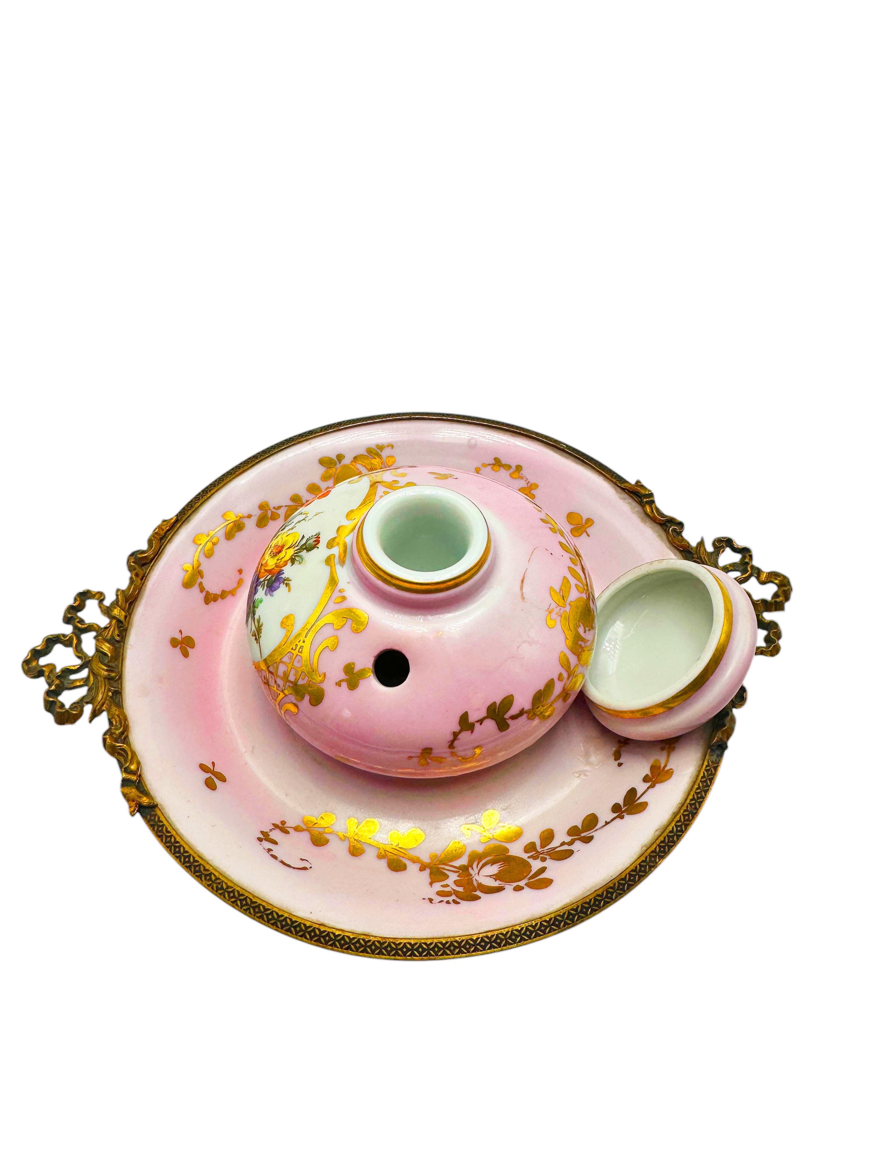 Vintage Limoges Porcelain Inkwell Napoleon III Style Made in France In Good Condition For Sale In Rome, IT
