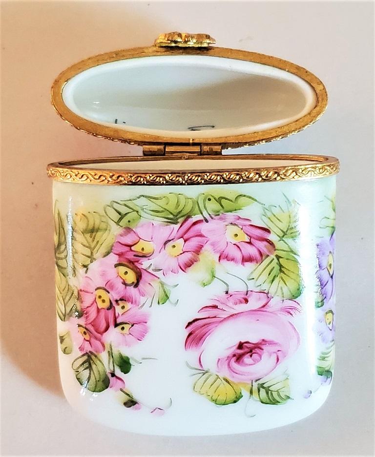 Porcelaine Boîte vintage en forme de sac à main de Limoges en vente