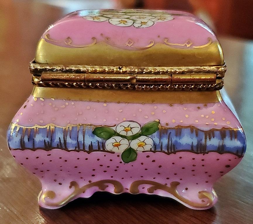 Vintage Limoges Sarcophagus Ring Box In Good Condition In Dallas, TX