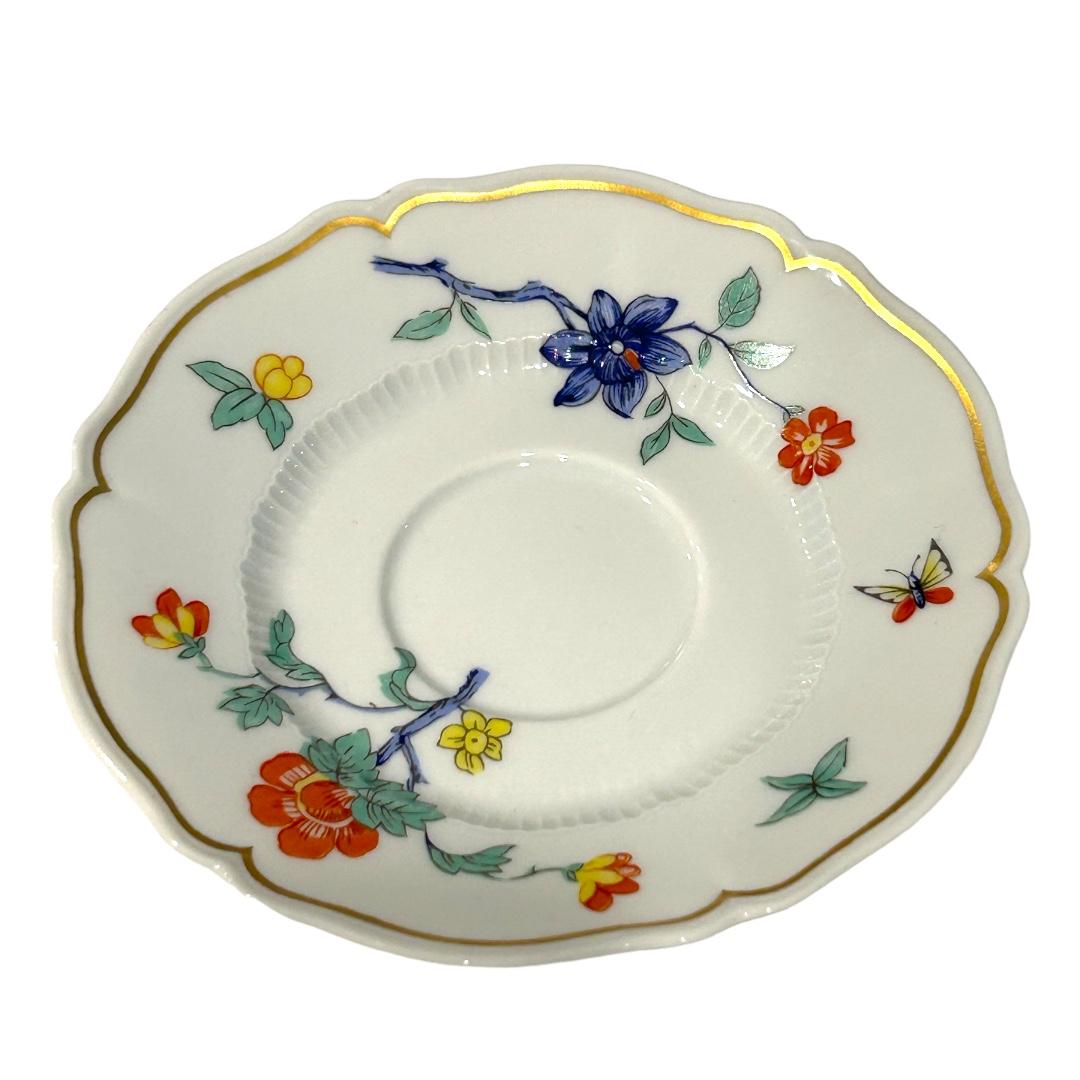 Vintage Limoges “Shalimar” Porcelain Demitasse Cup & Saucer '4 Cups/5 Saucers' In Good Condition For Sale In Naples, FL