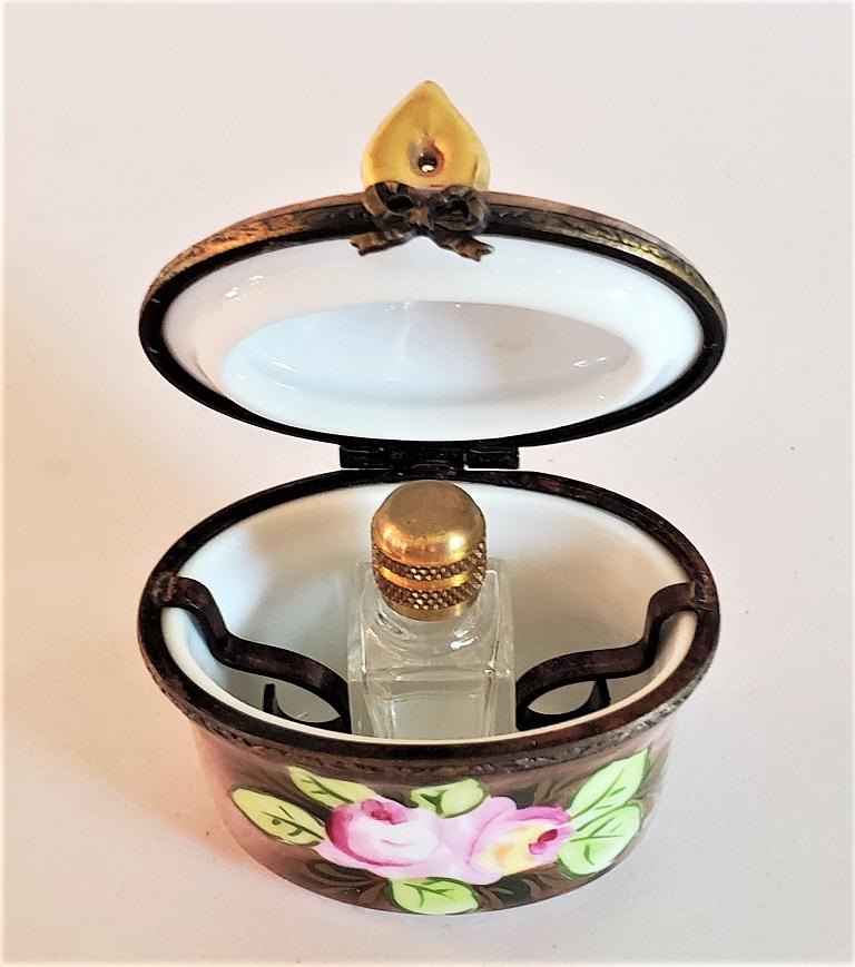 20ième siècle Boîte à flacon de parfum unique vintage de Limoges en vente