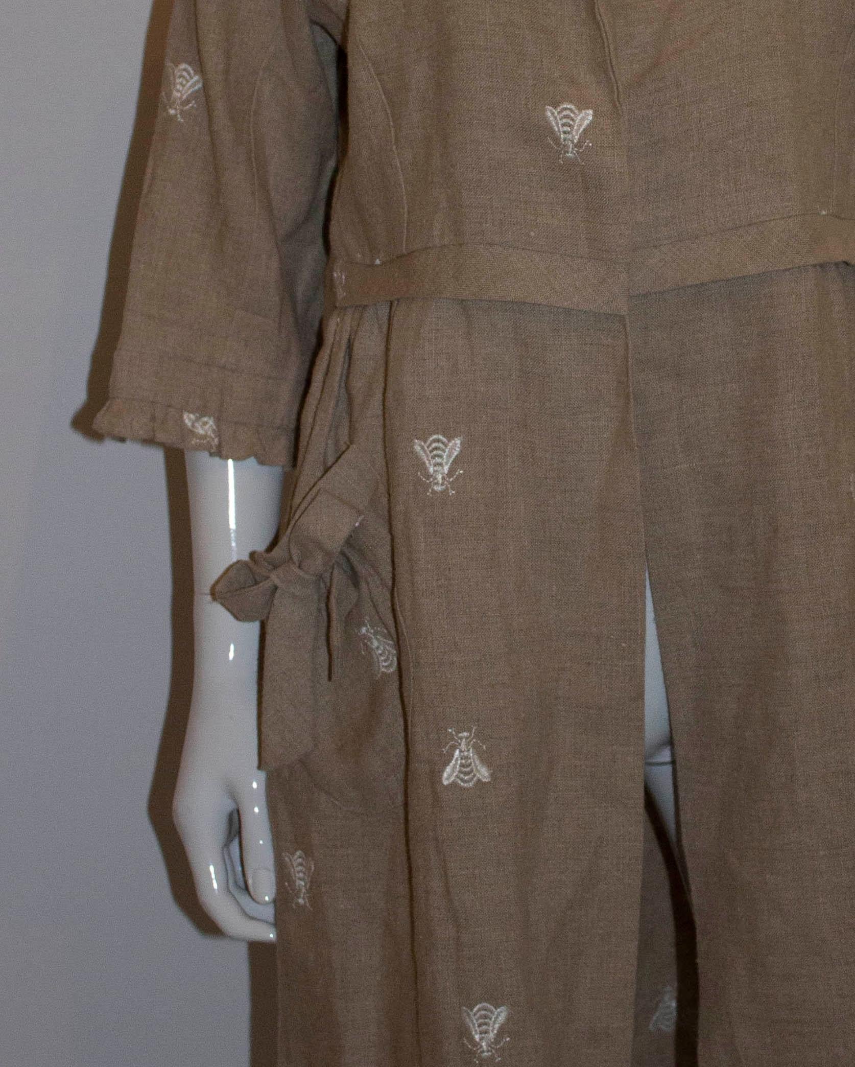 Vintage Linen Duster Coat with White Insect Embroidery In Good Condition In London, GB