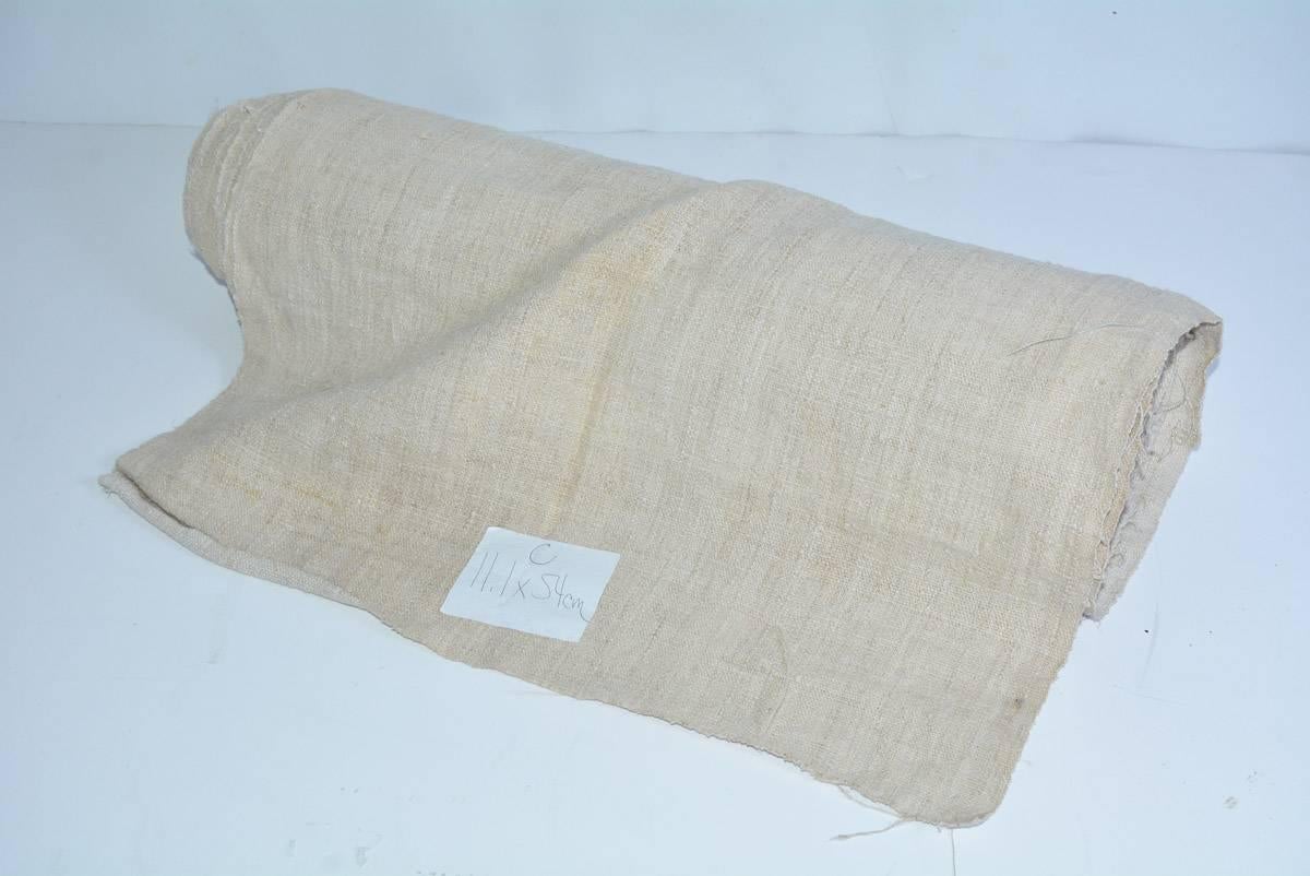 This vintage English grain sack linen textile fabric is in excellent condition! Beautifully woven rustic look makes it a brilliant fit for any country style or farmhouse decor. 21