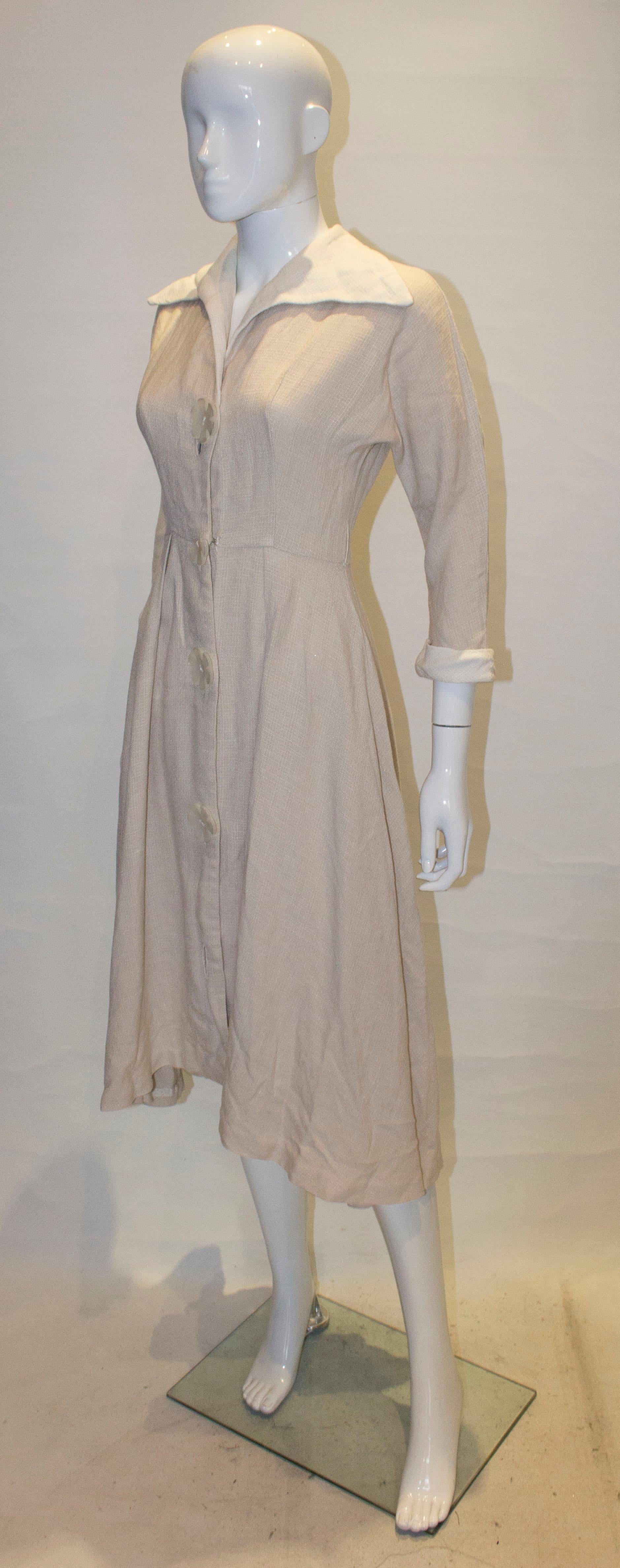 Marron Robe mixte vintage avec col intéressant en vente