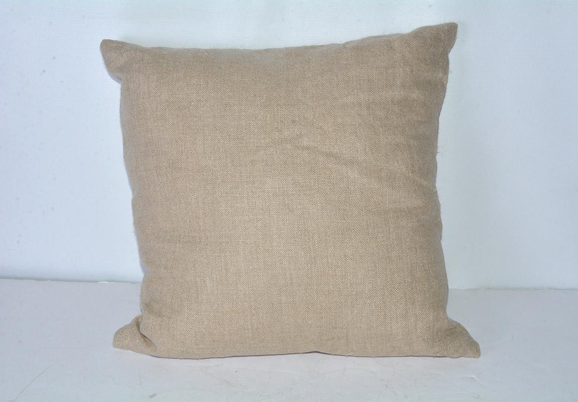 Vintage Linen Pillow Cover with Embroidery and Pillow Insert In Good Condition In Sheffield, MA