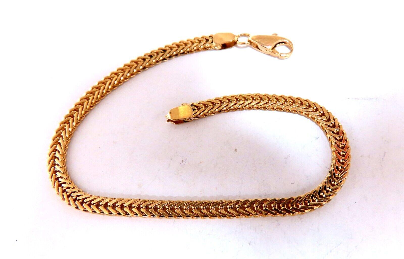 Vintage bracelet

Intricate Detail

3.6mm Diameter

14 karat yellow gold 6.3 grams

Bracelet measure 7.5 inch

Lobster clasp