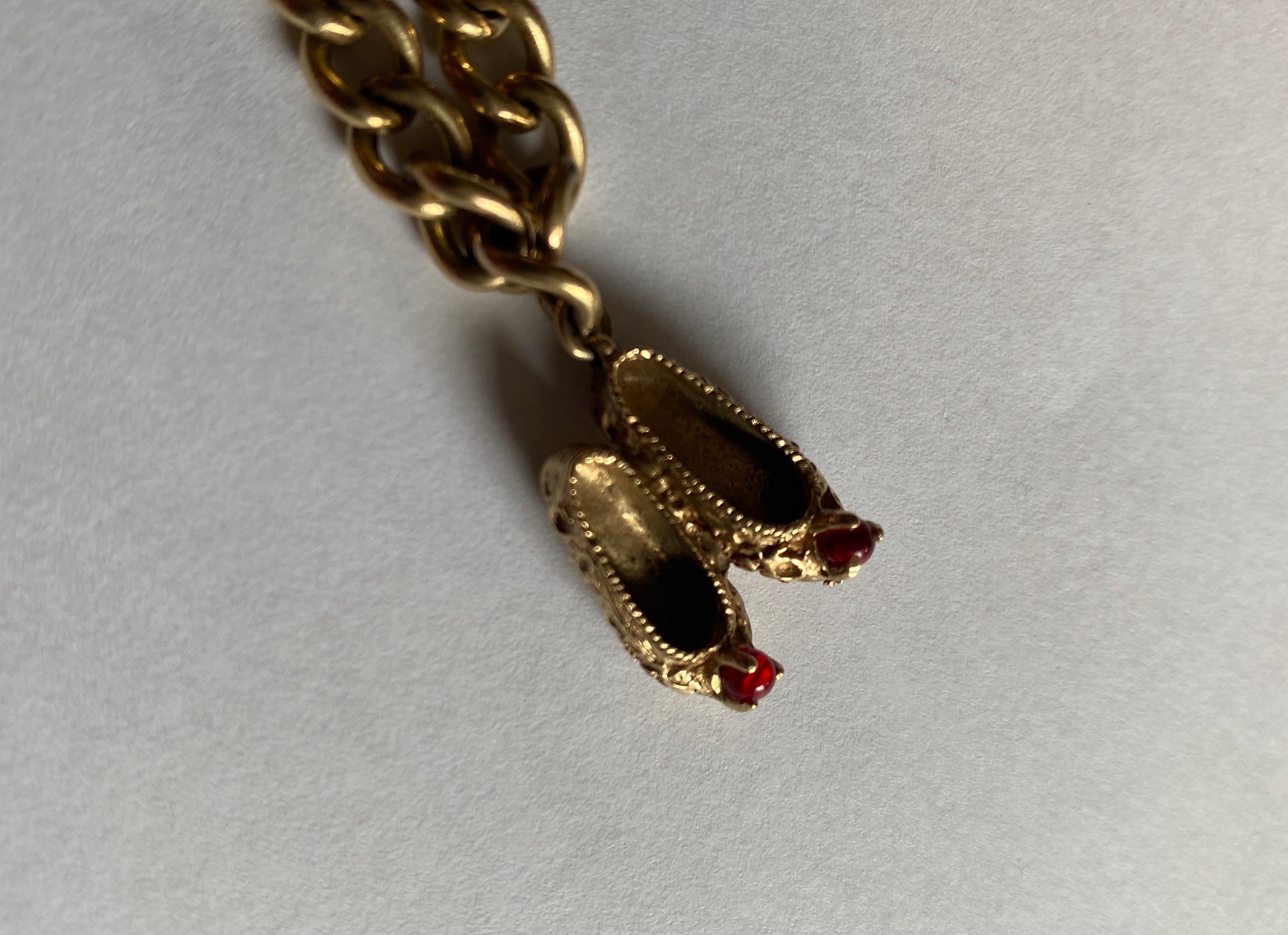 Après-guerre Bracelet Vintage A Link avec charme de chaussons de danse, 1960s or 70s en vente