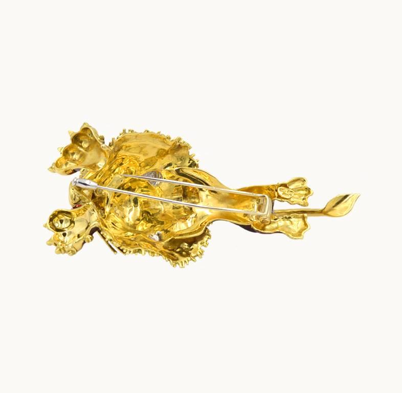 Women's or Men's Vintage Lion Brooch in 18 Karat Gold with Enamel, Emerald and Diamond For Sale