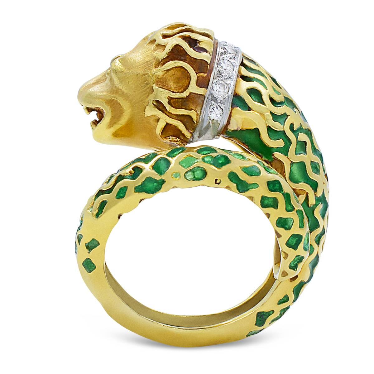 Round Cut Vintage Lion Diamond Enamel Ring in Yellow Gold and Green Enamel