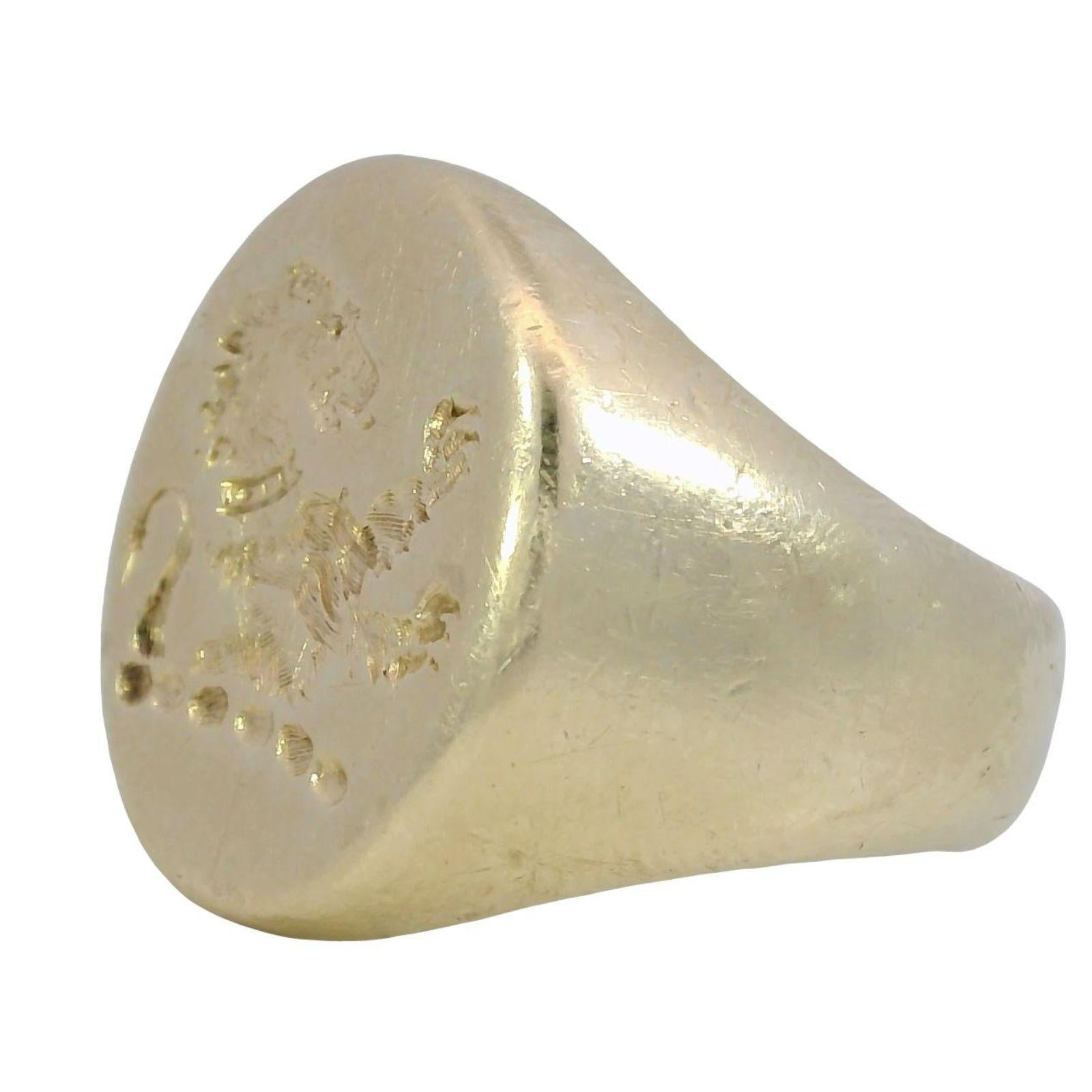 Anello Leone d'epoca in oro giallo 14K misura 7,25 

Questo anello con sigillo in oro 14K presenta un'incisione dettagliata di un leone che emana forza e regalità. Il leone è intagliato in modo intricato, catturando un senso di movimento e potenza