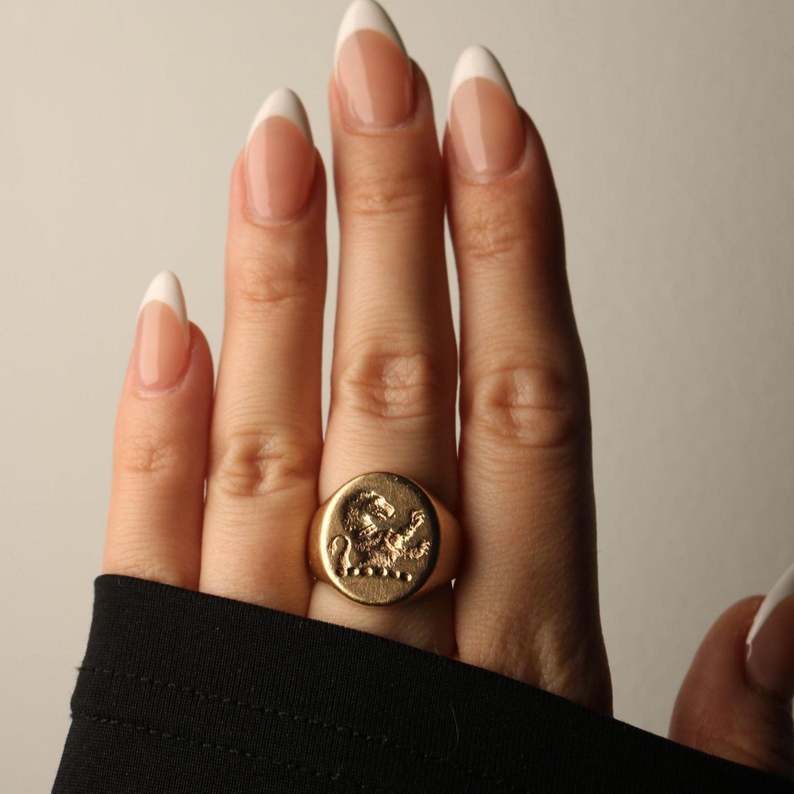 Anello Leone d'epoca in oro giallo 14K misura 7,25 In condizioni buone in vendita a Fairfield, CT