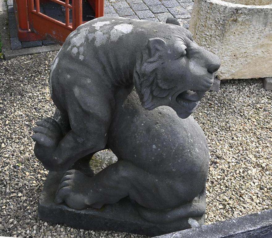 Vintage Lion Statue In Fair Condition In Udenhout, NL