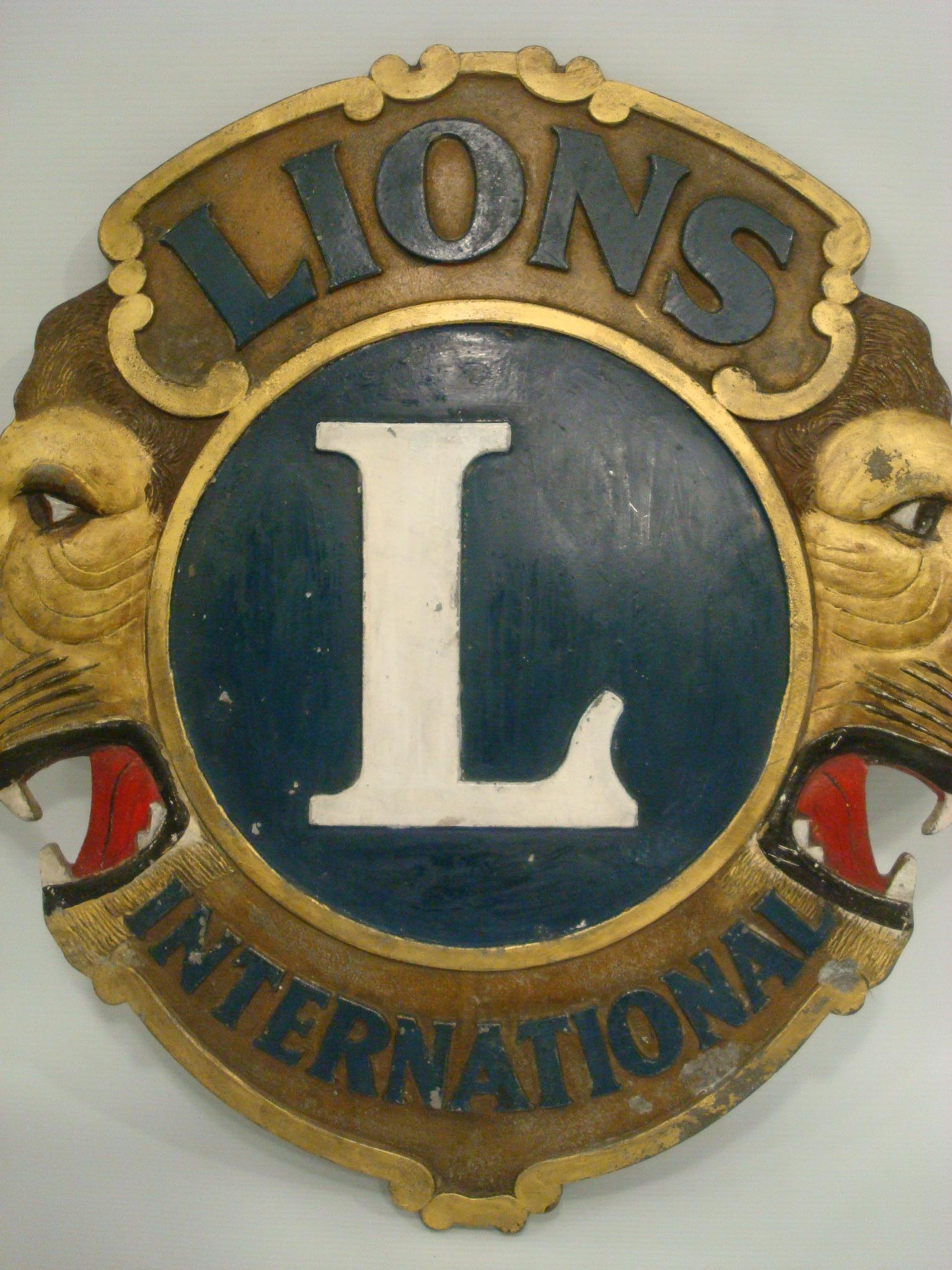 Vintage Lions Club International Metal Plaque / Painted Advertising Sign, 1940´s In Good Condition For Sale In Buenos Aires, Olivos