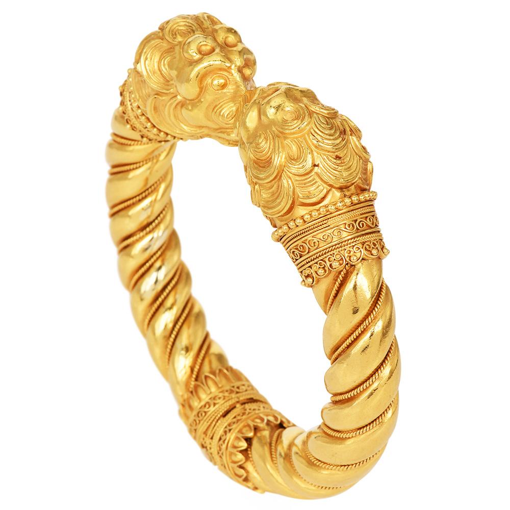 Women's or Men's Vintage Lion’s Head 22K Yellow Gold Cuff Bangle Bracelet For Sale